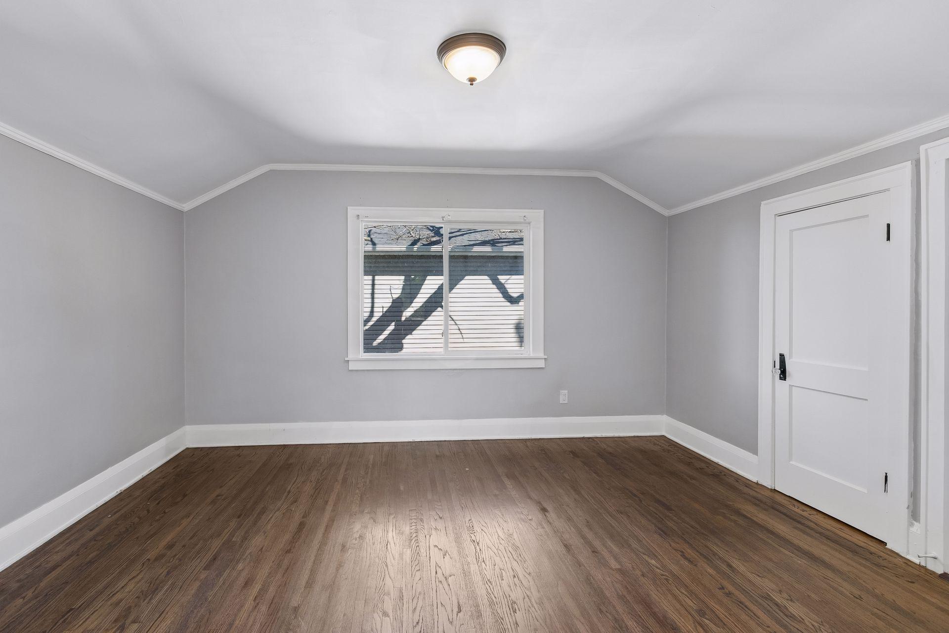 2323 Ilion Avenue N Property Photo 17
