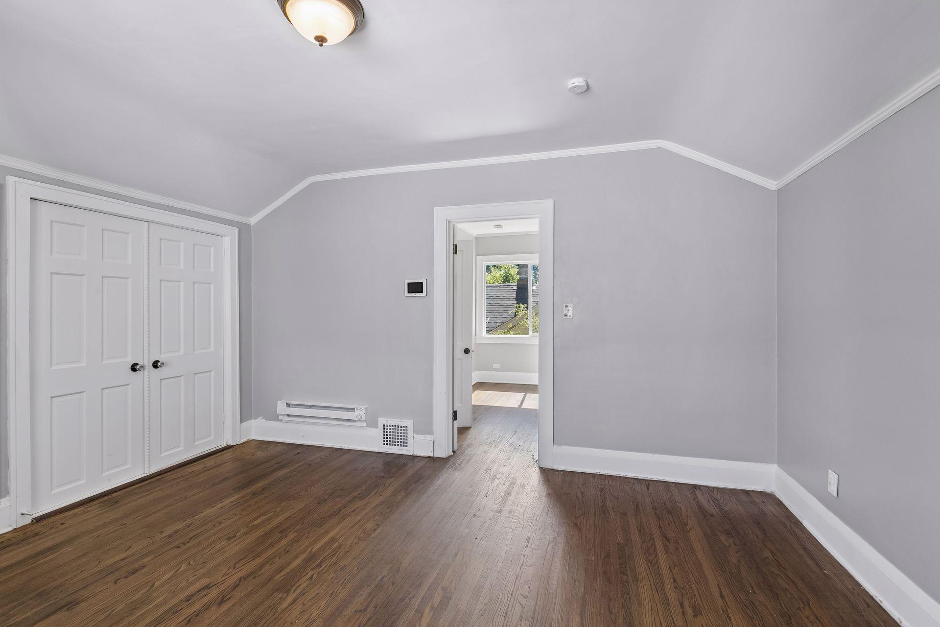 2323 Ilion Avenue N Property Photo 18