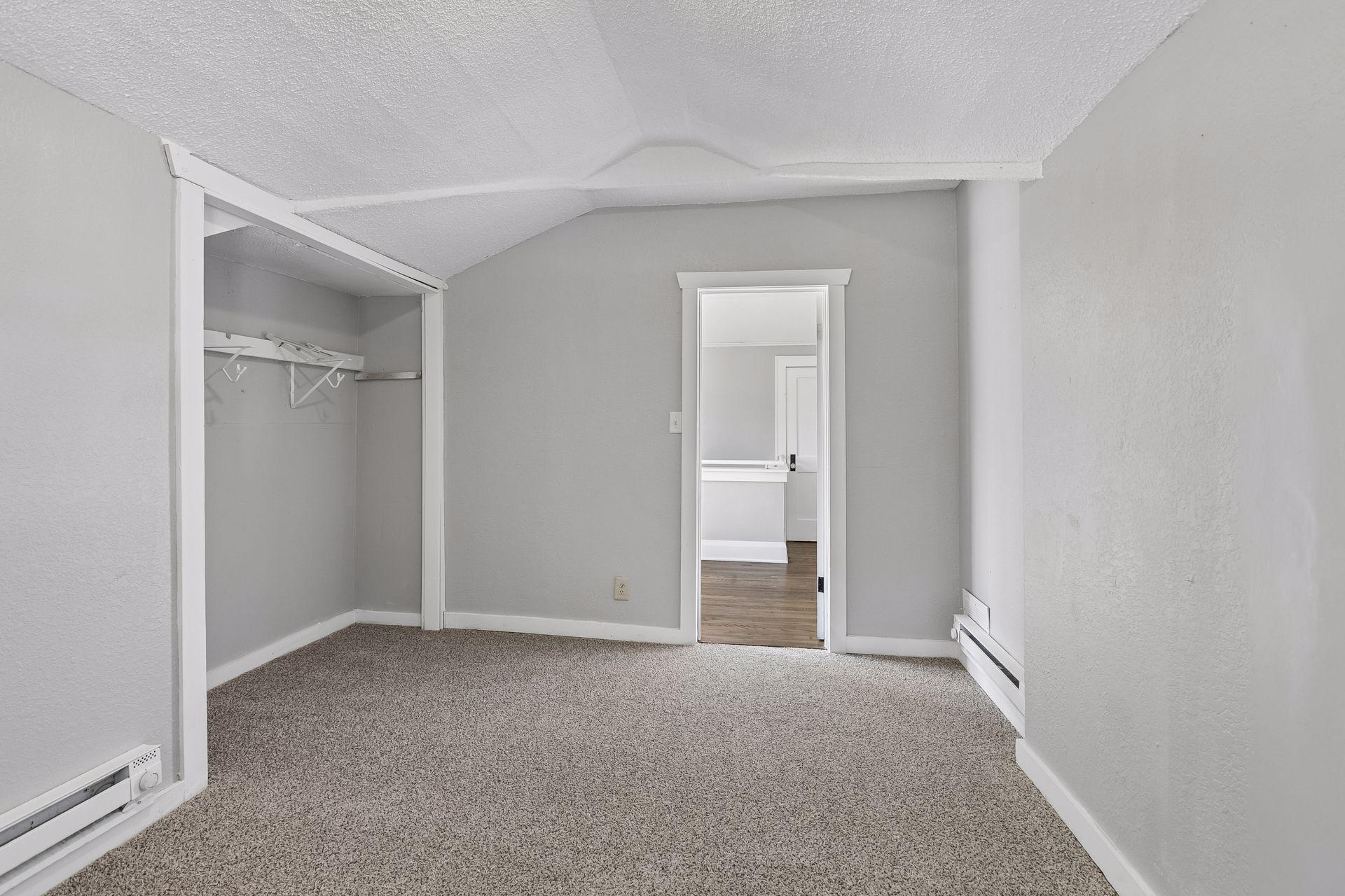 2323 Ilion Avenue N Property Photo 20