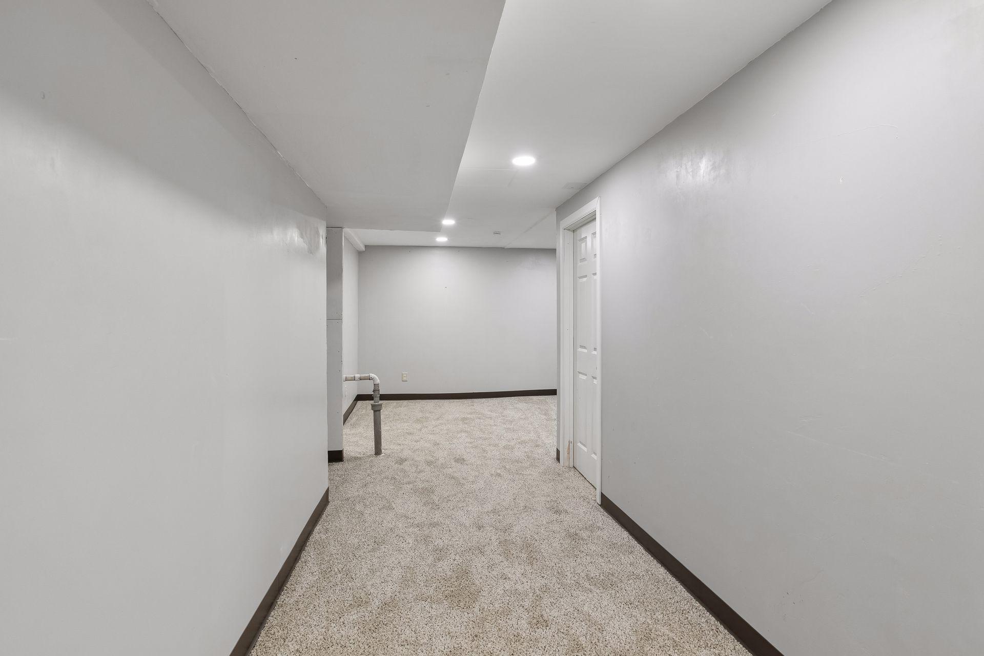 2323 Ilion Avenue N Property Photo 21