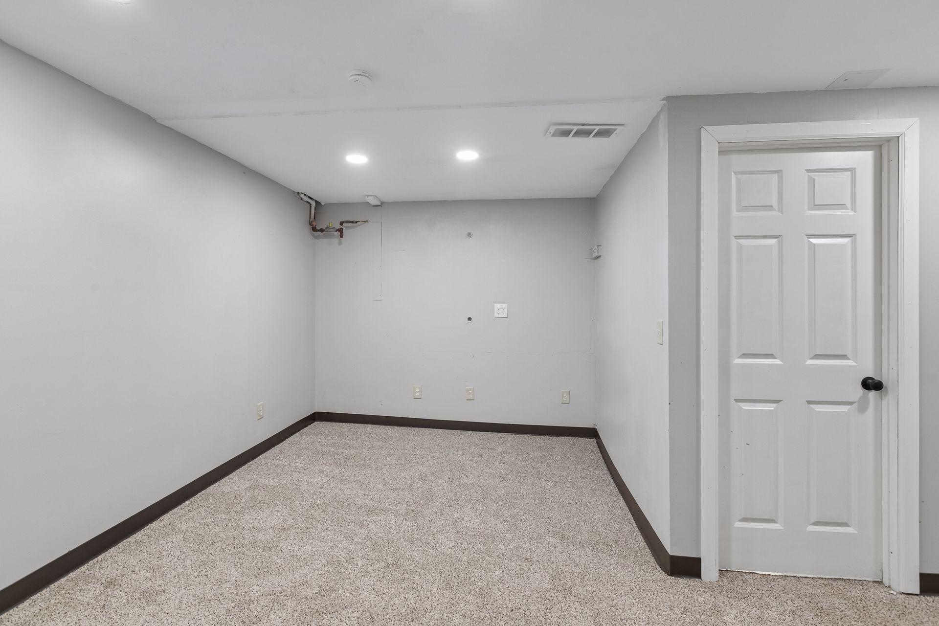 2323 Ilion Avenue N Property Photo 22