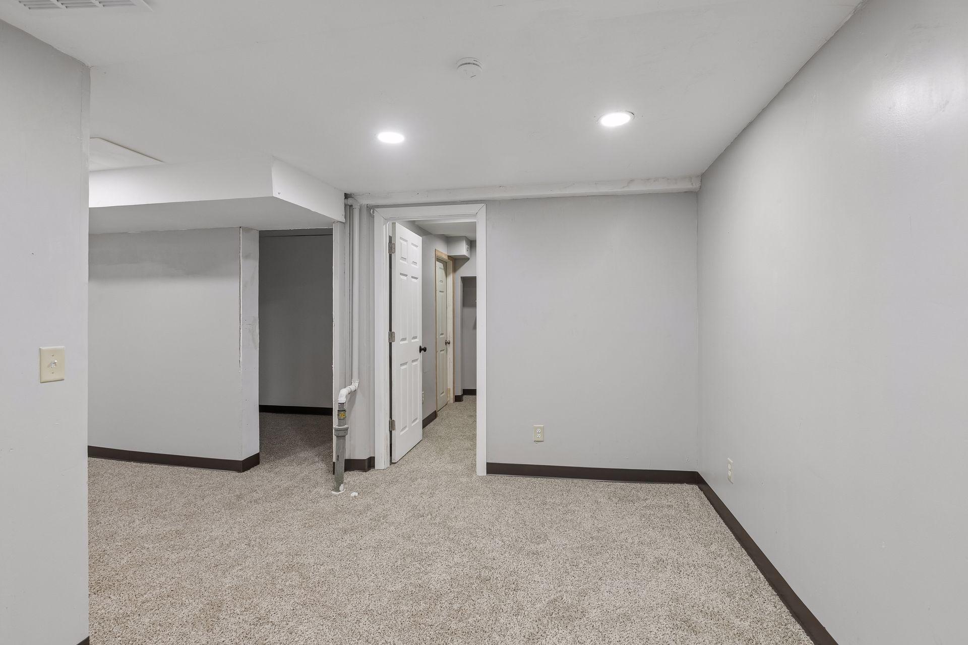 2323 Ilion Avenue N Property Photo 23