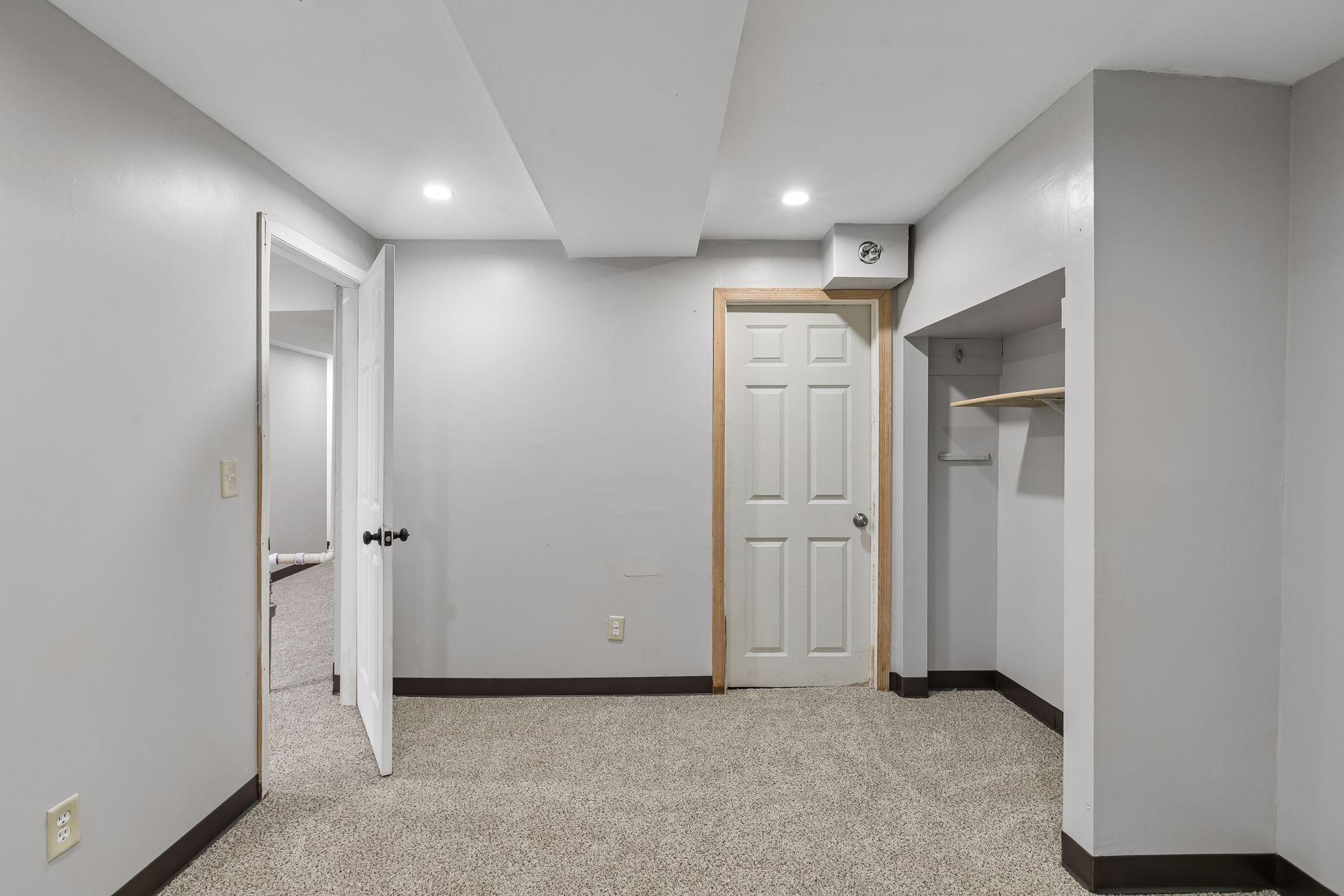 2323 Ilion Avenue N Property Photo 25