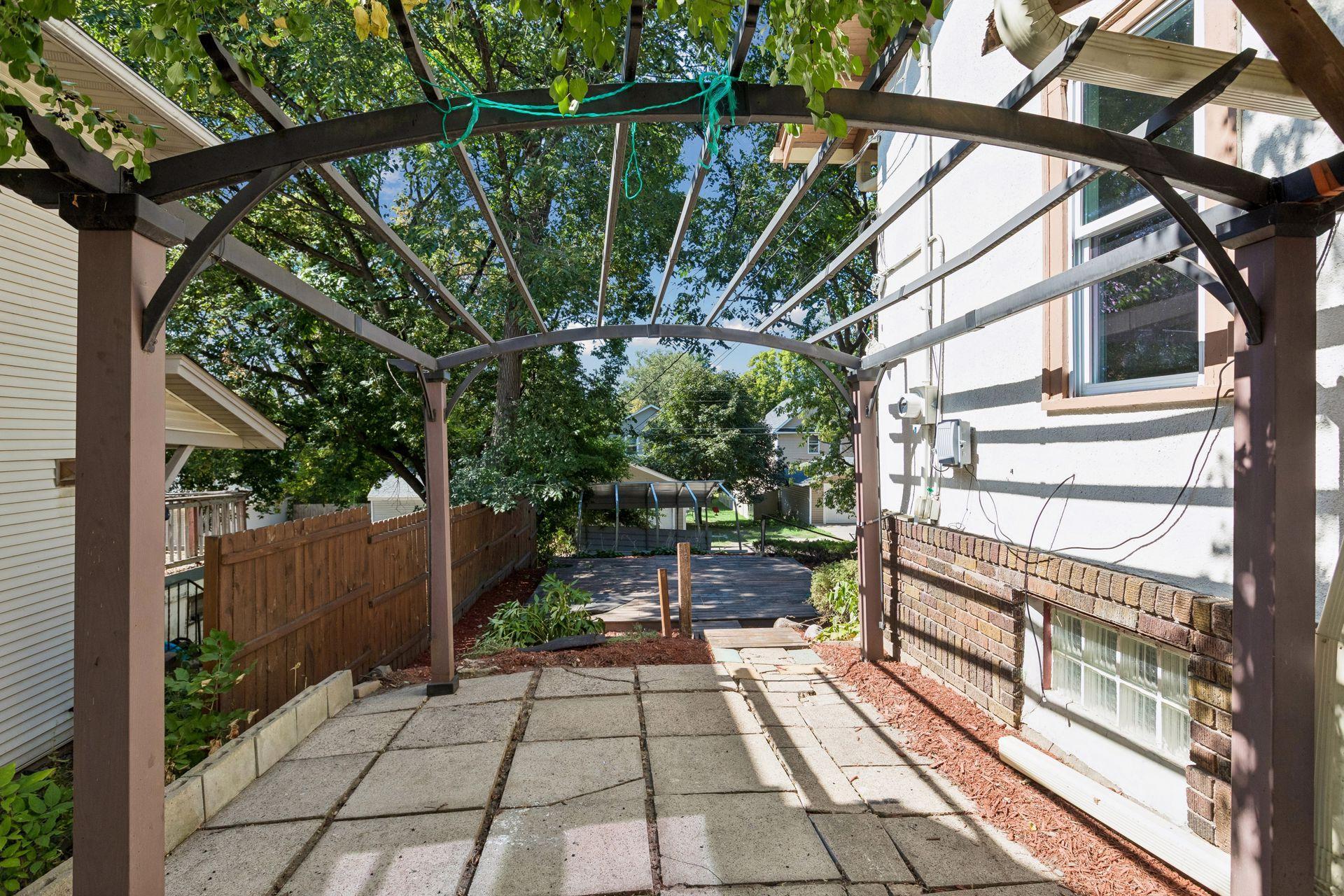 2323 Ilion Avenue N Property Photo 32