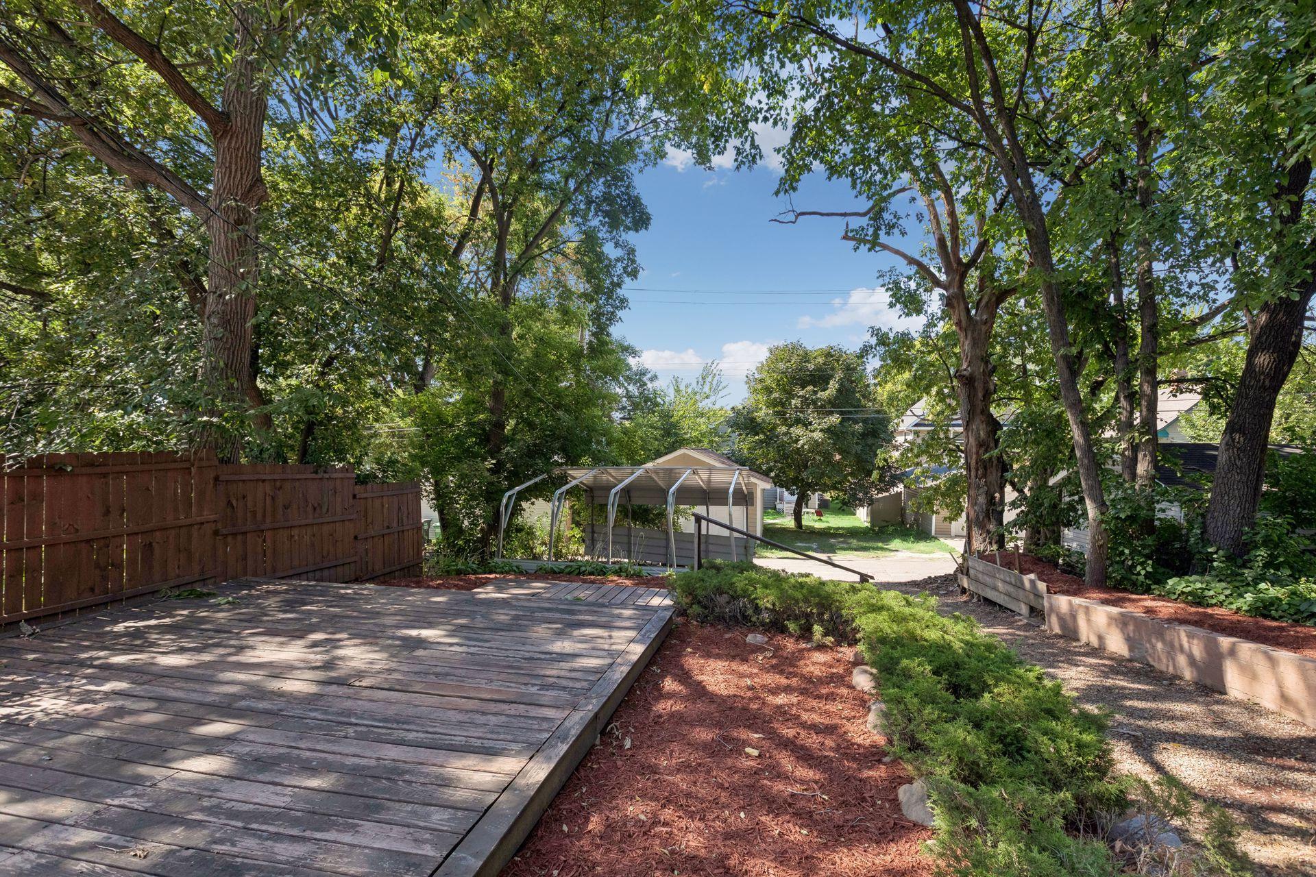 2323 Ilion Avenue N Property Photo 33