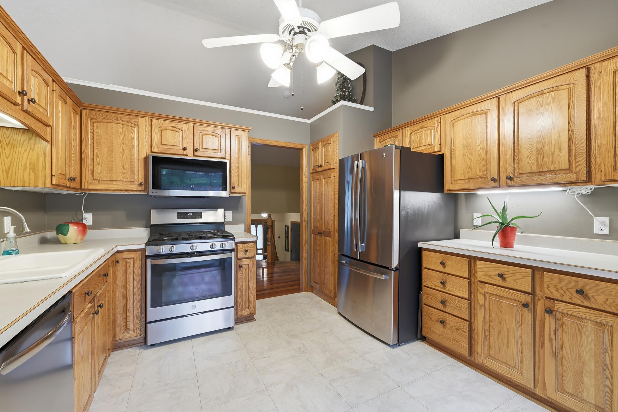 1123 Ridge Bluff Drive Property Photo 6