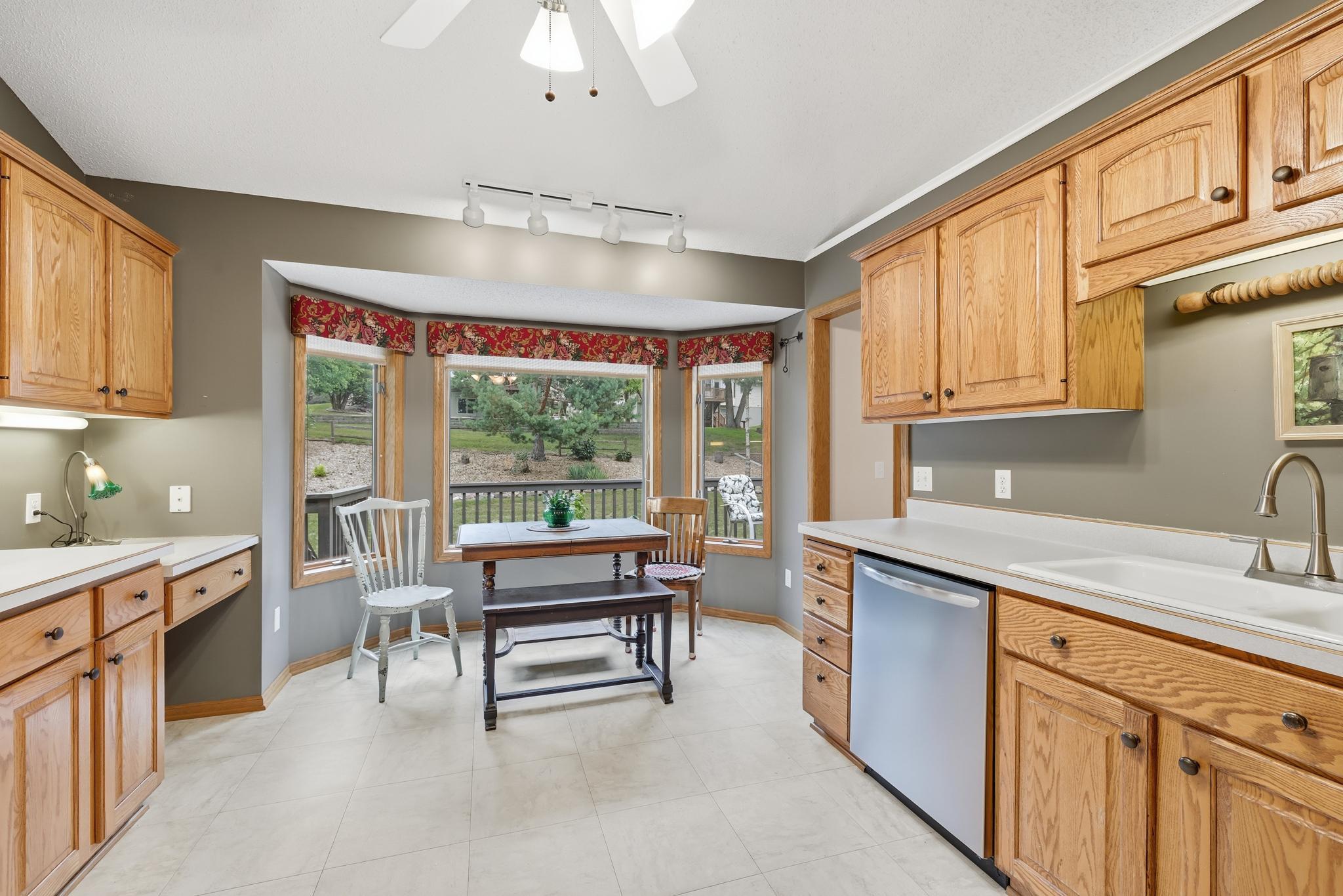 1123 Ridge Bluff Drive Property Photo 7