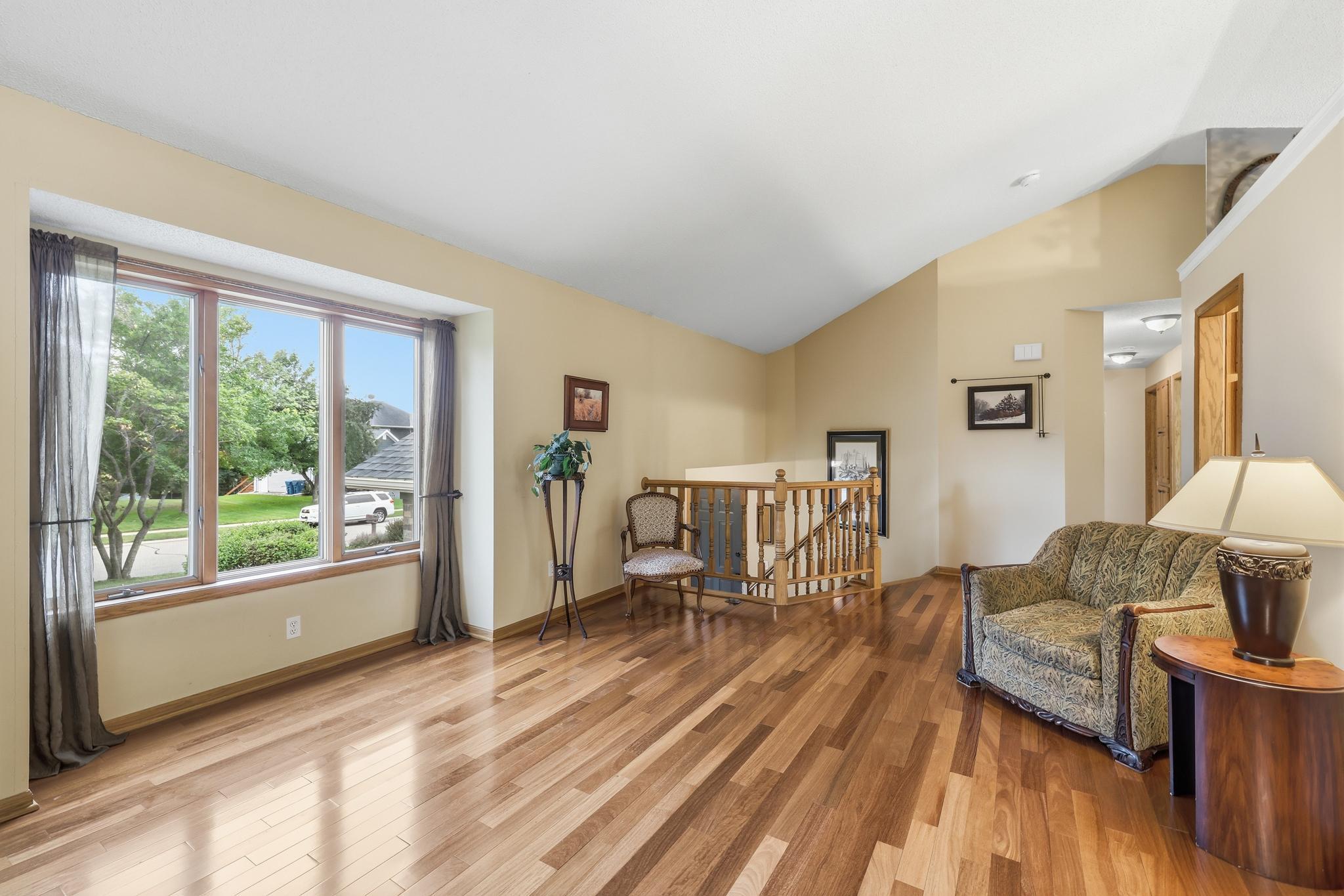 1123 Ridge Bluff Drive Property Photo 8