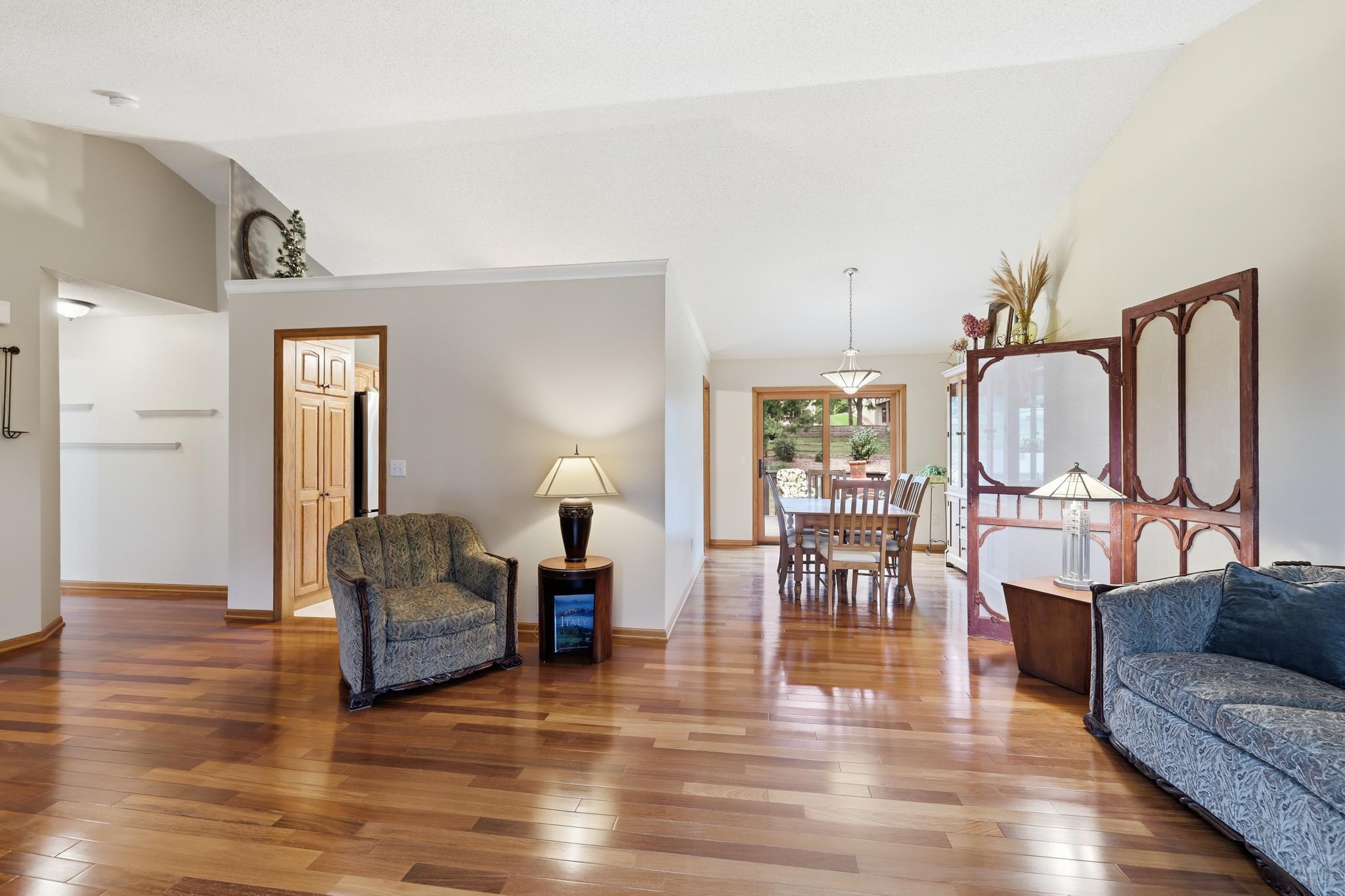 1123 Ridge Bluff Drive Property Photo 10