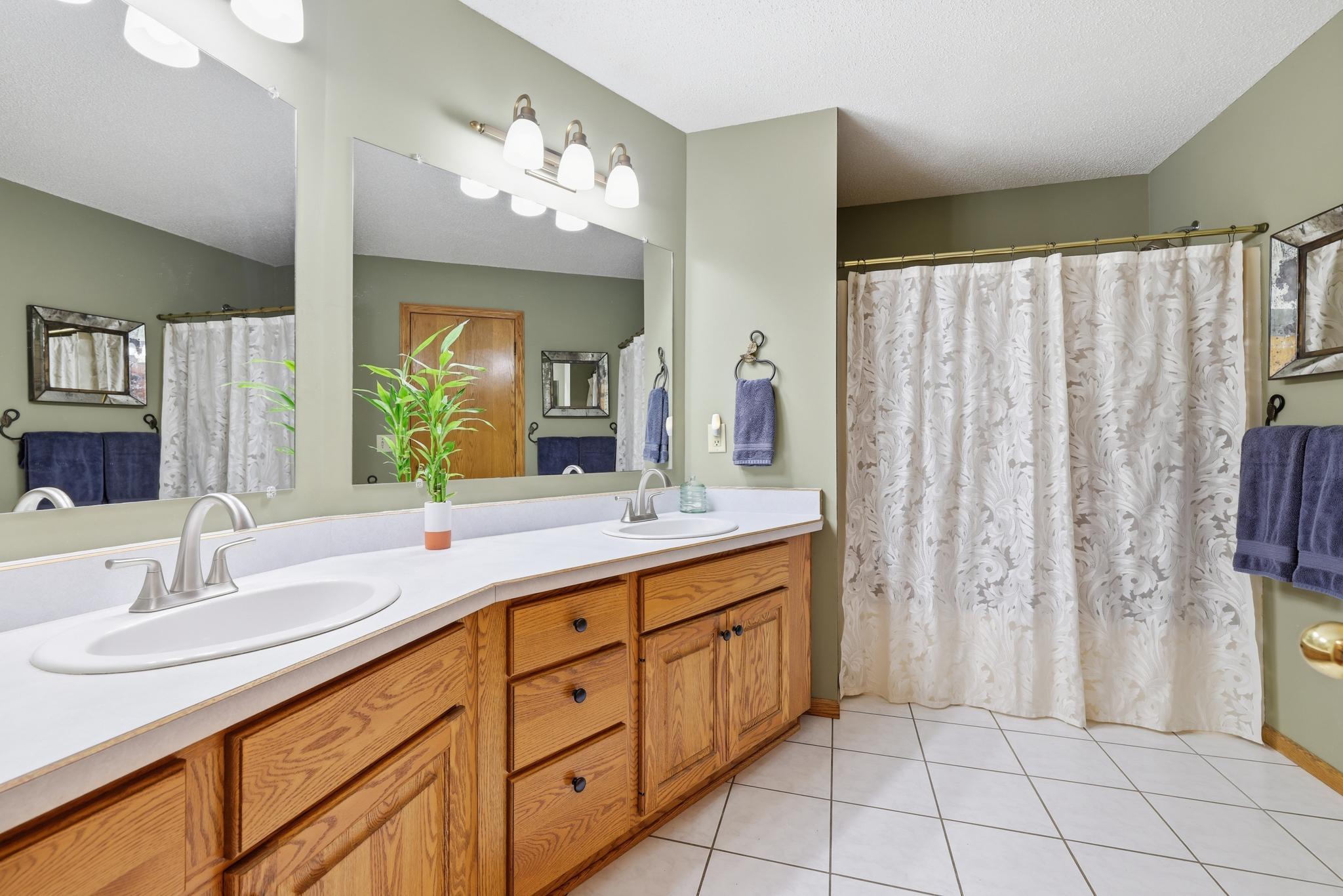 1123 Ridge Bluff Drive Property Photo 19