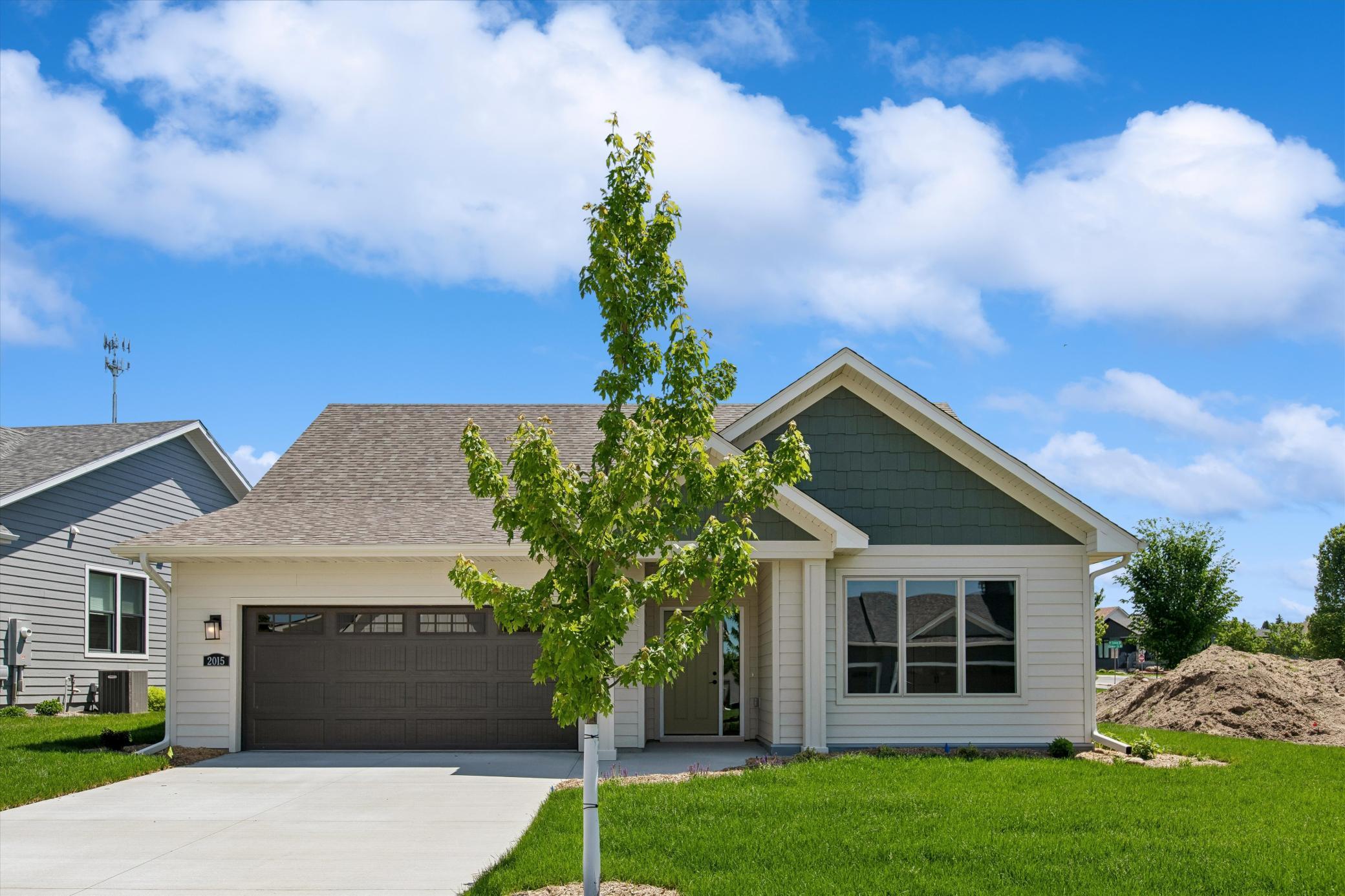 2015 Erie Drive Property Photo 2