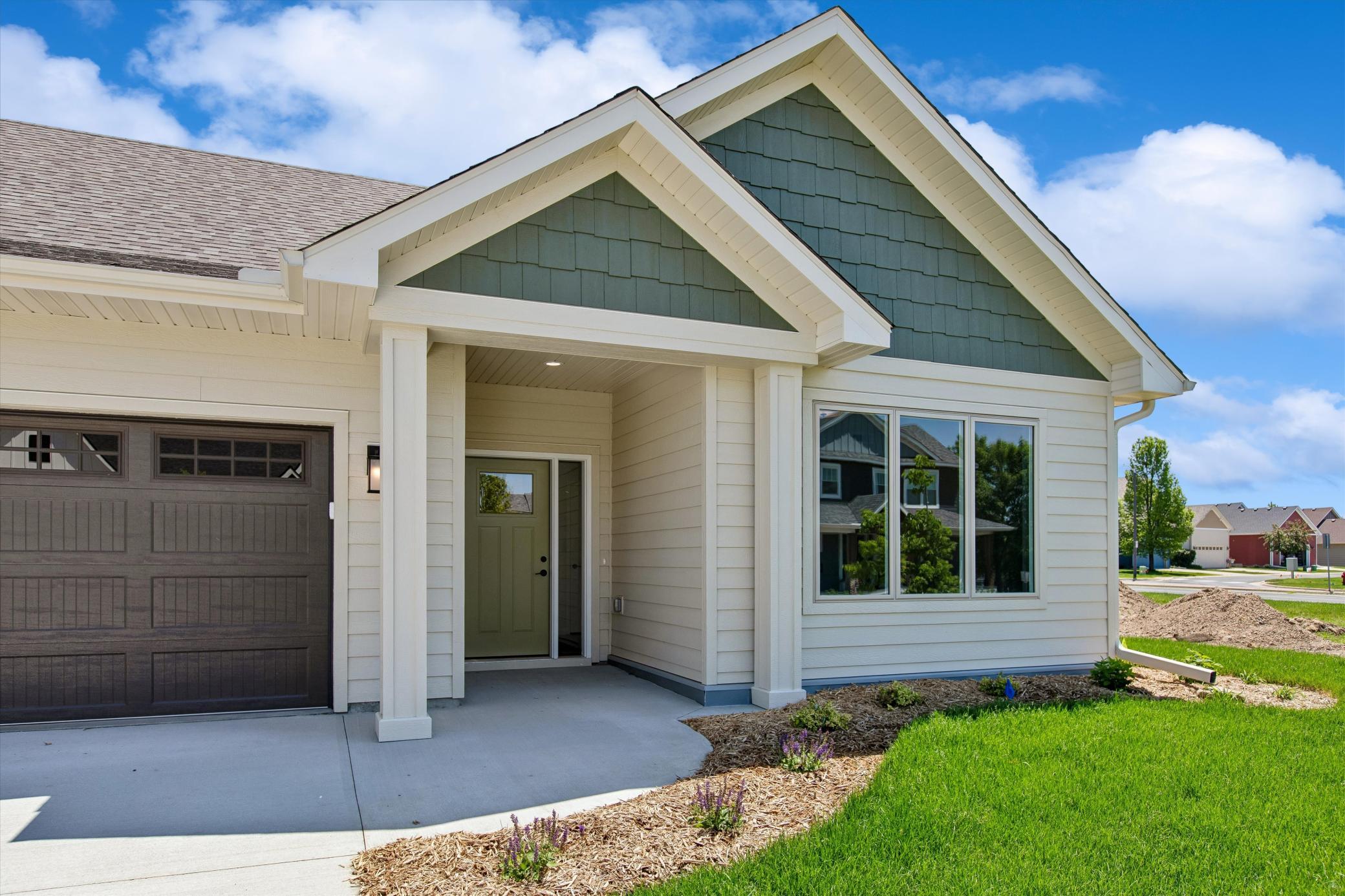 2015 Erie Drive Property Photo 3