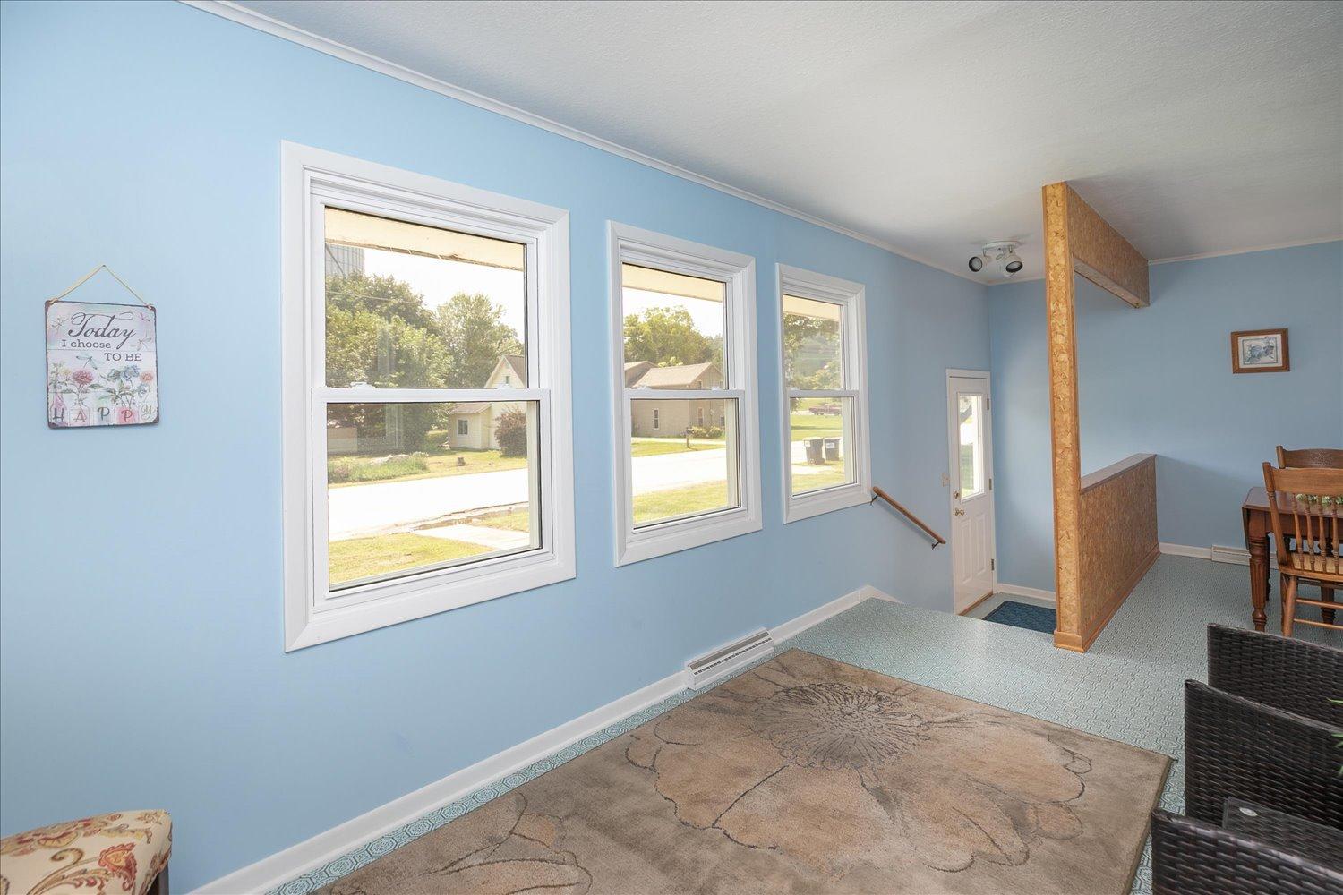 208 Ashburn Street E Property Photo 4