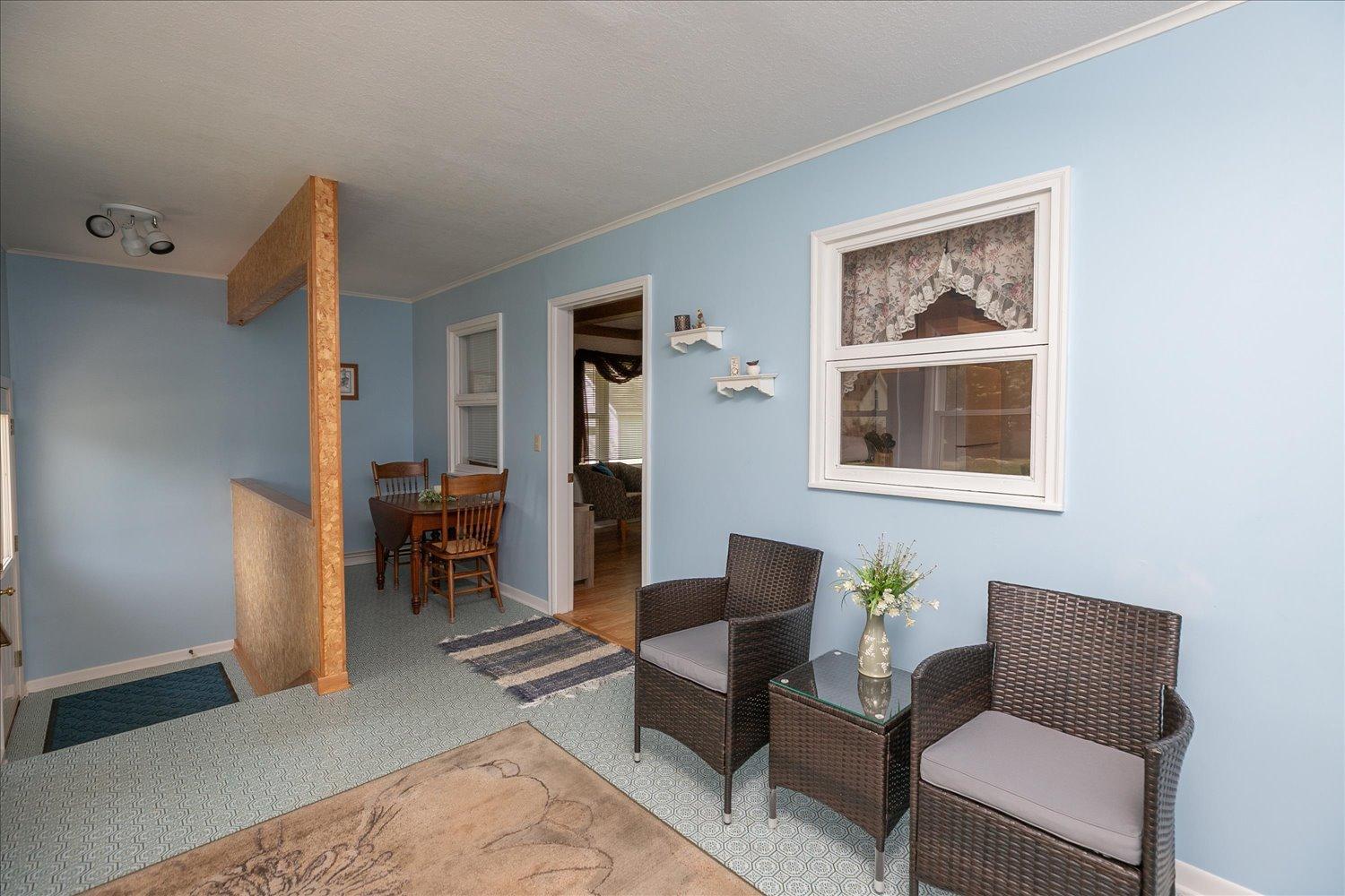 208 Ashburn Street E Property Photo 5