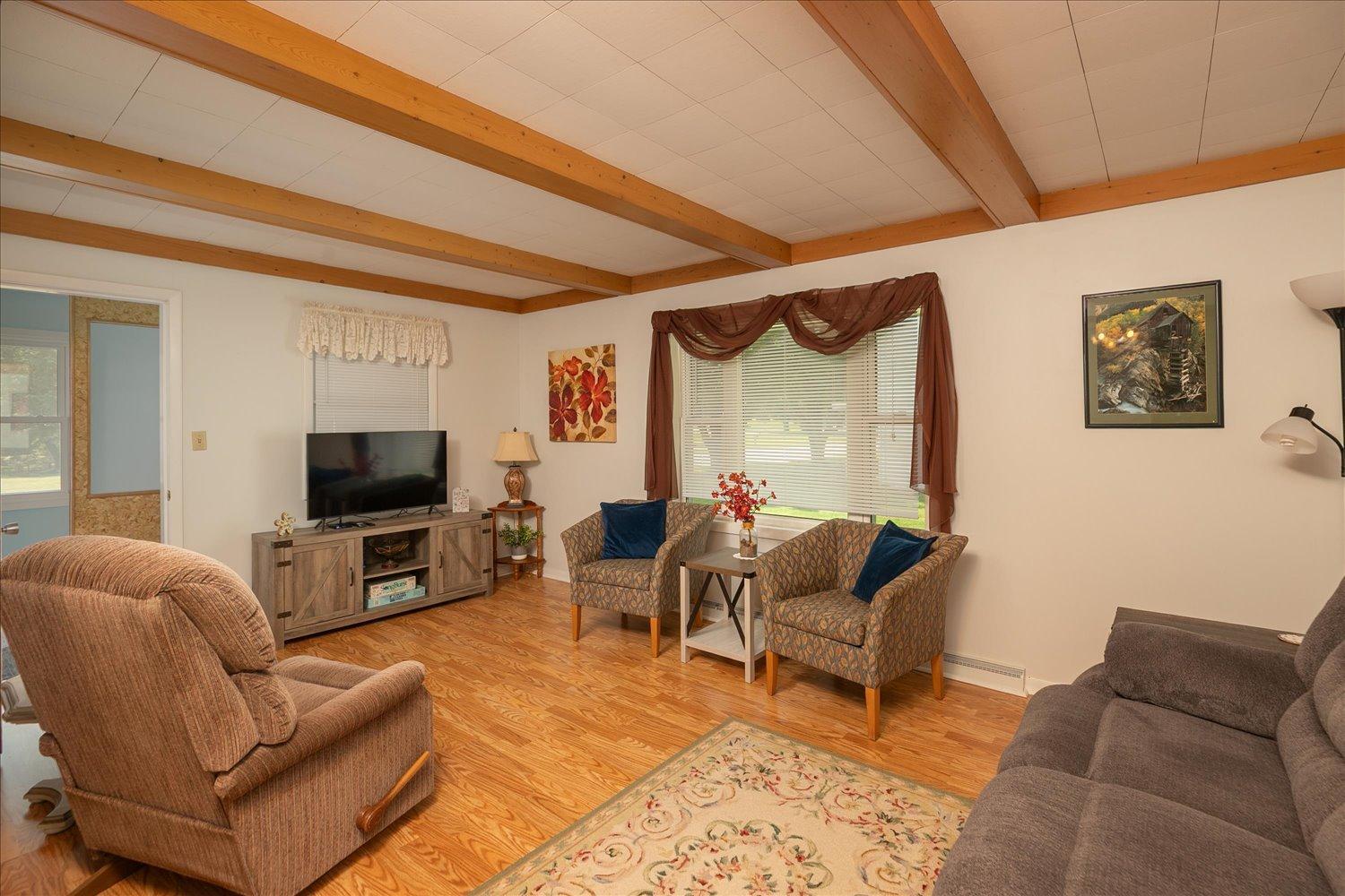 208 Ashburn Street E Property Photo 6