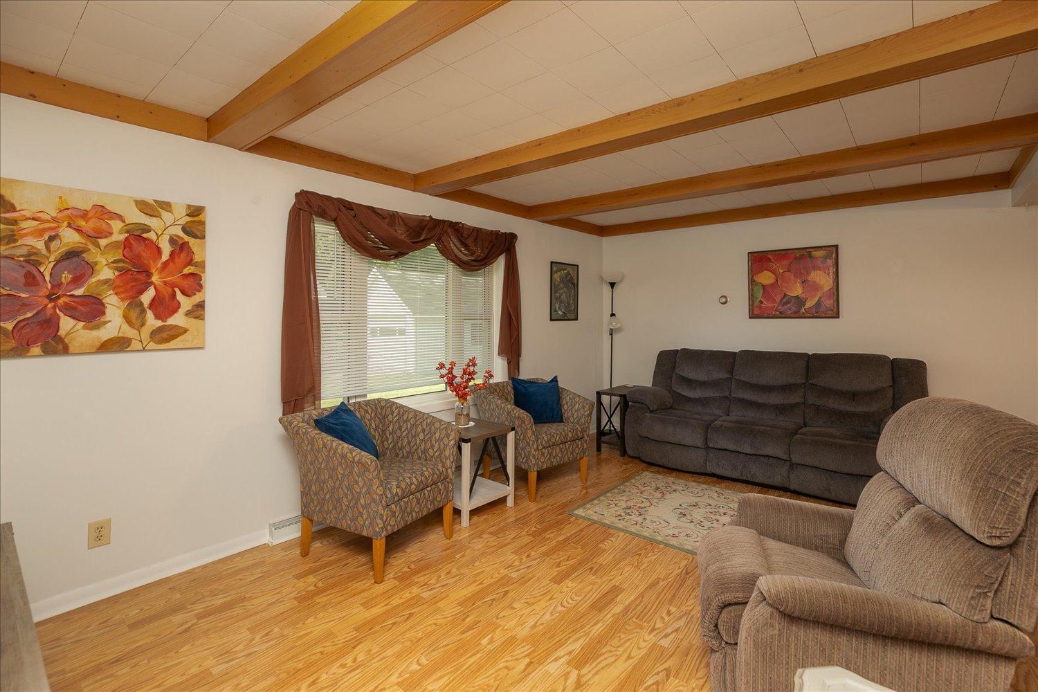 208 Ashburn Street E Property Photo 7