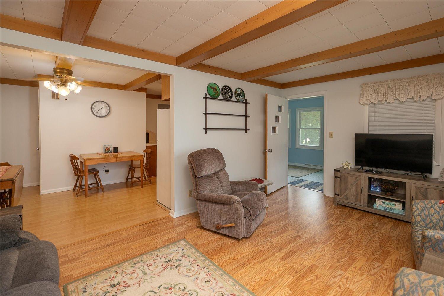 208 Ashburn Street E Property Photo 8