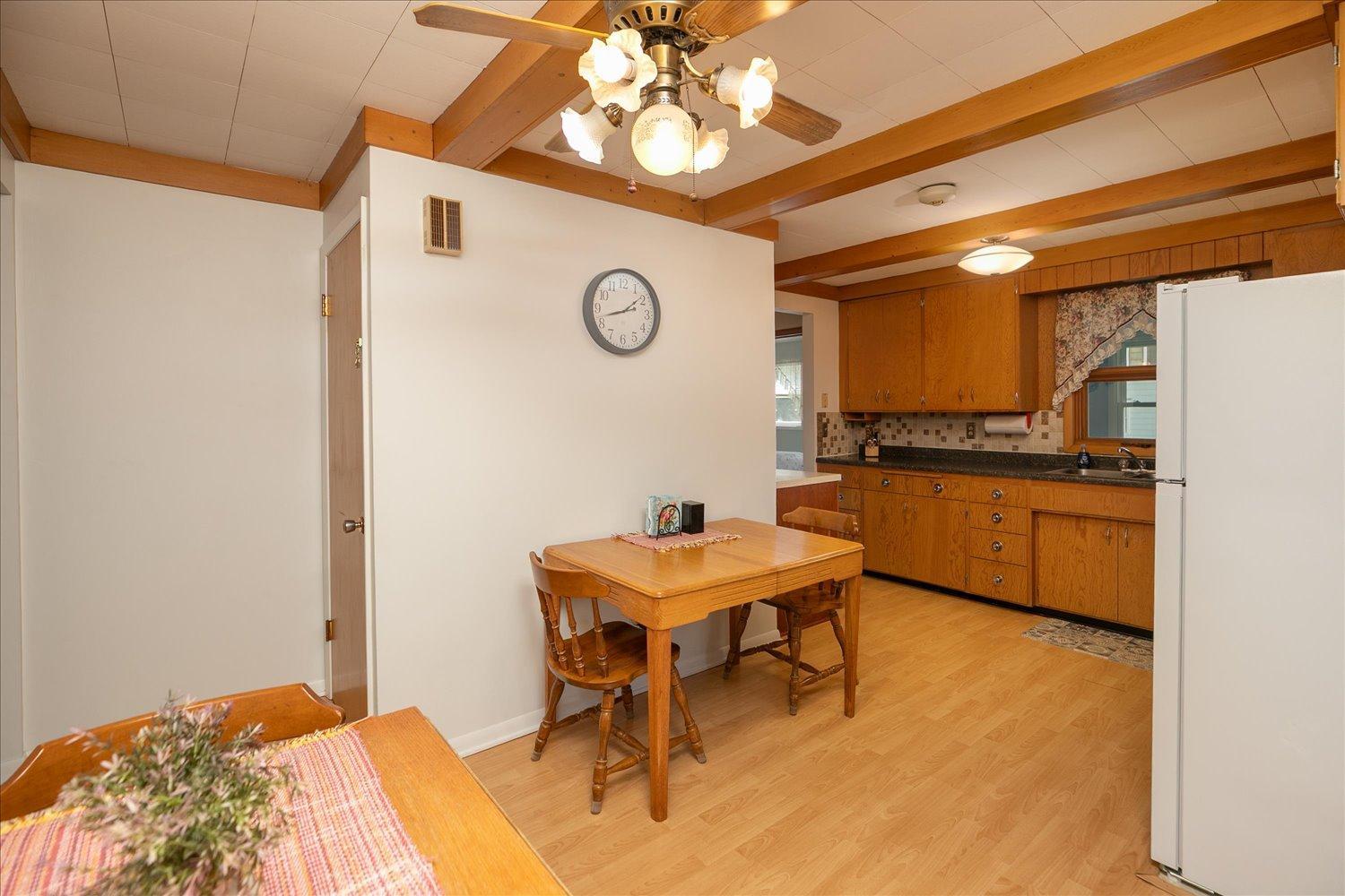 208 Ashburn Street E Property Photo 10