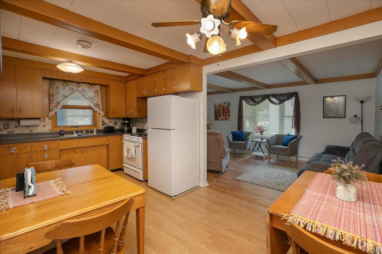 208 Ashburn Street E Property Photo 11