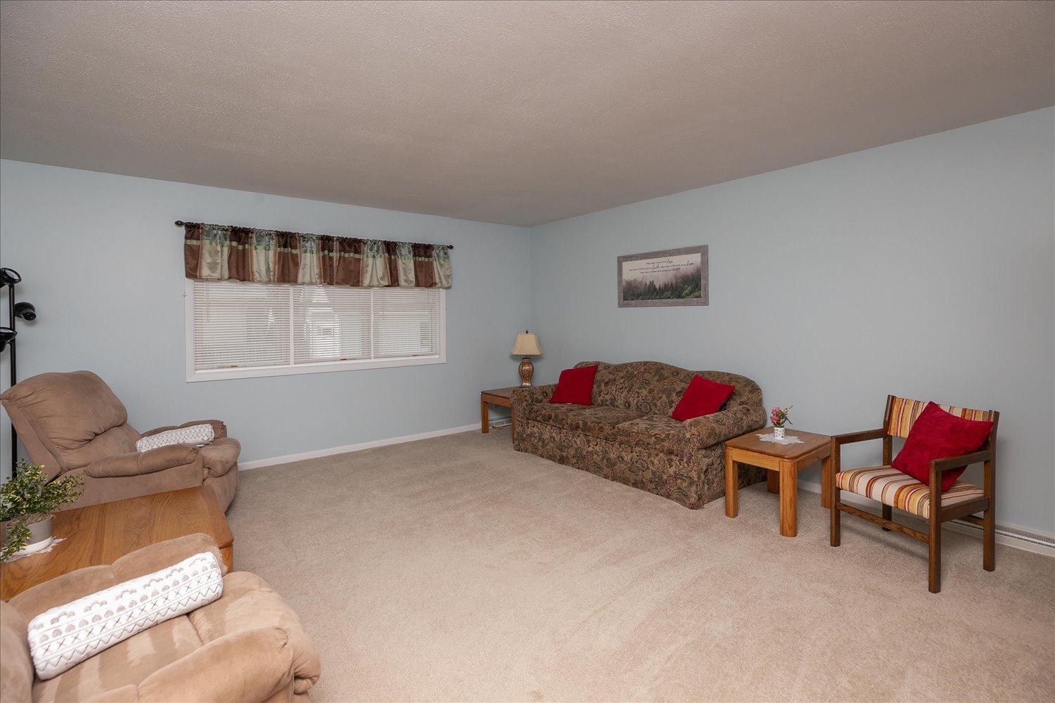 208 Ashburn Street E Property Photo 15