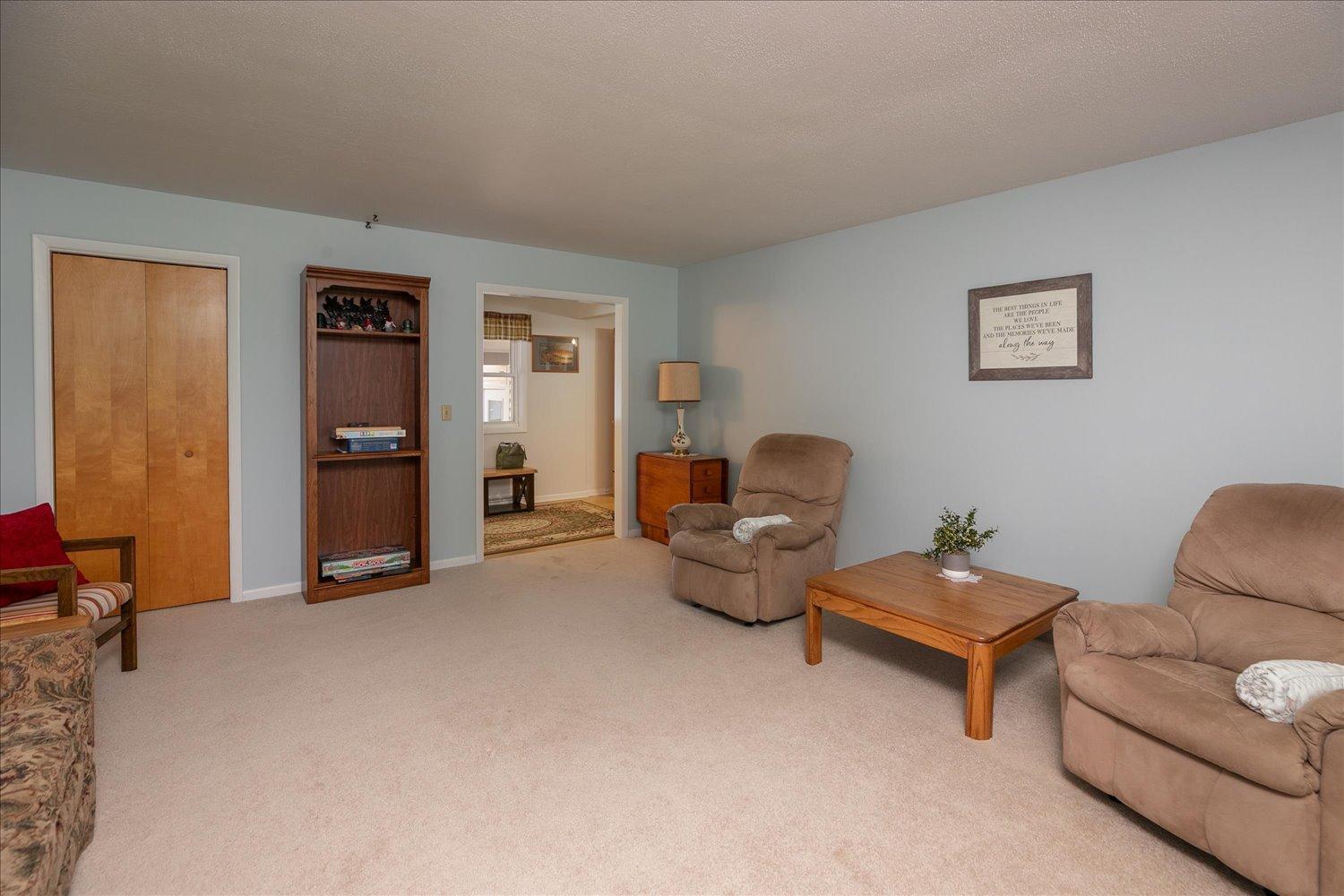 208 Ashburn Street E Property Photo 17