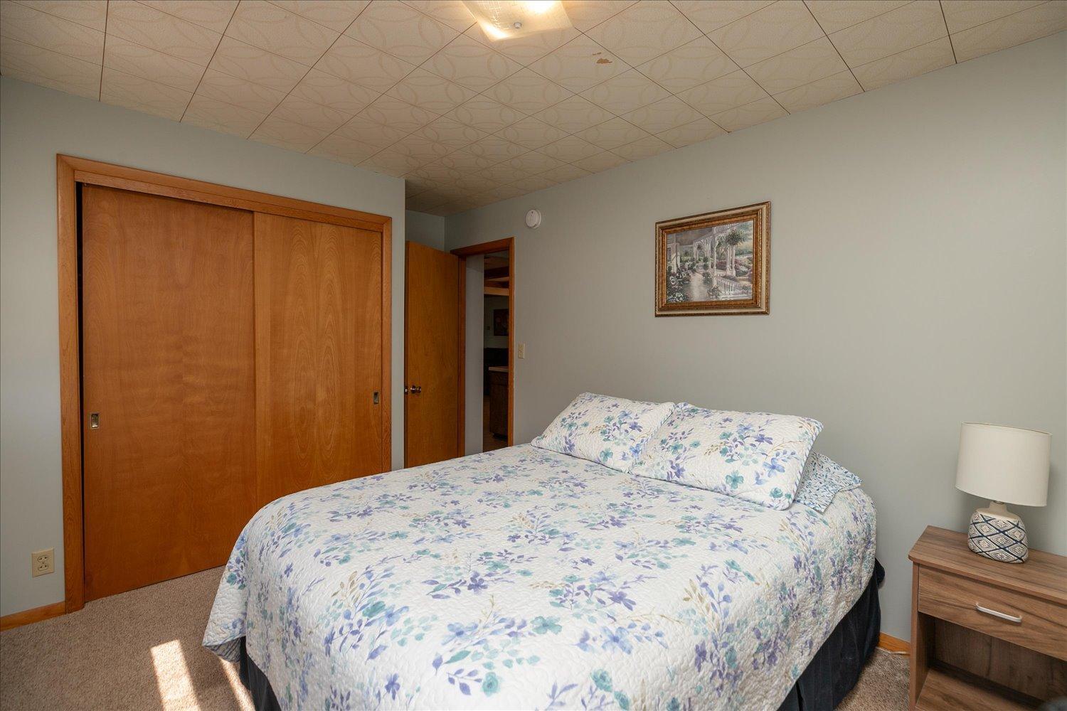 208 Ashburn Street E Property Photo 20