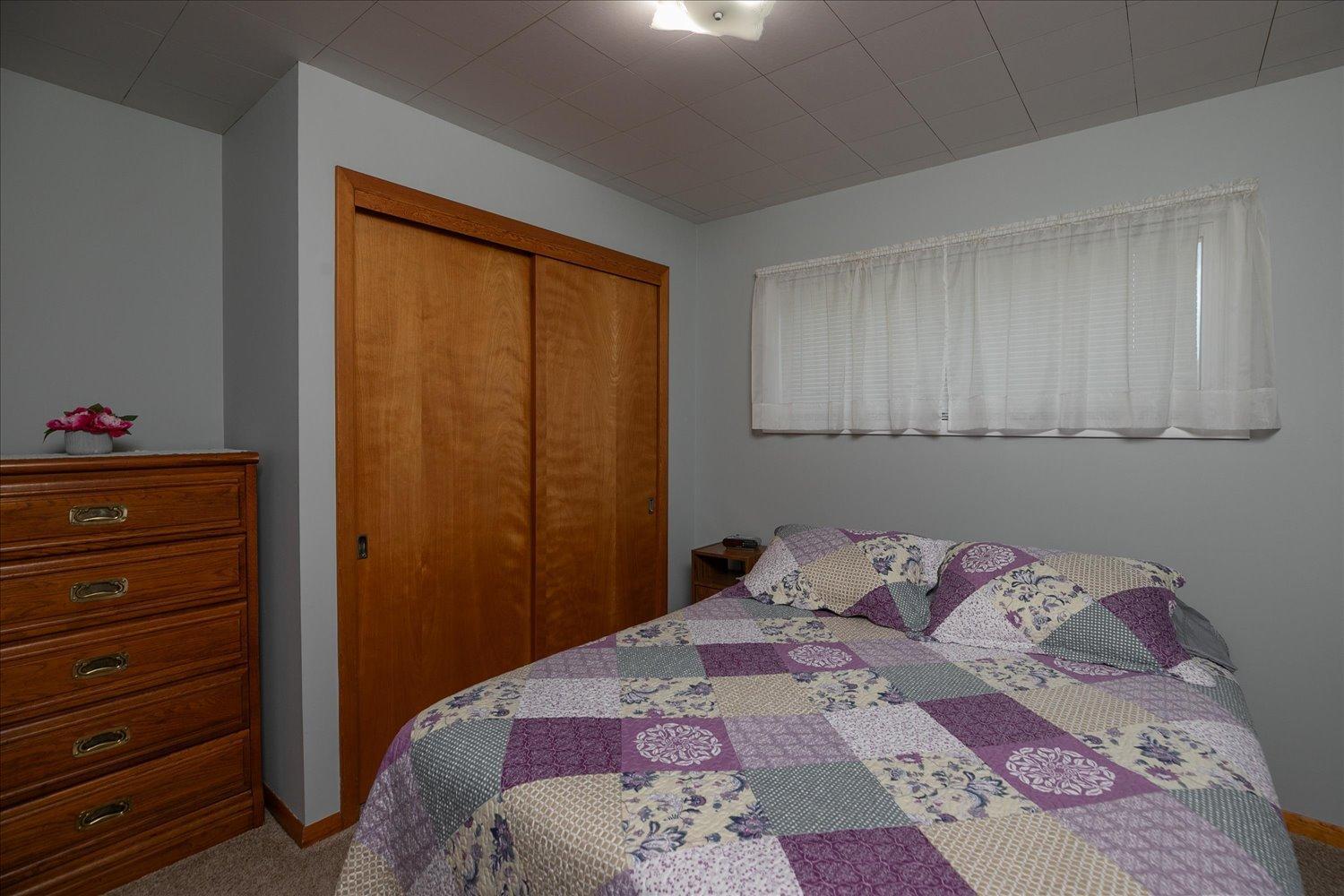 208 Ashburn Street E Property Photo 21