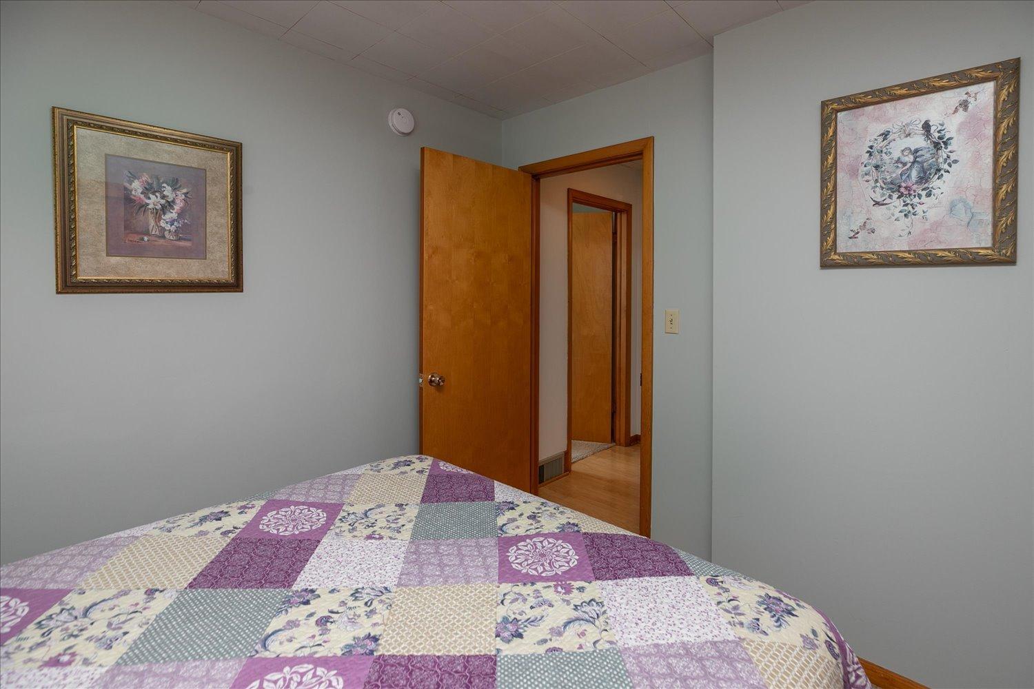 208 Ashburn Street E Property Photo 22