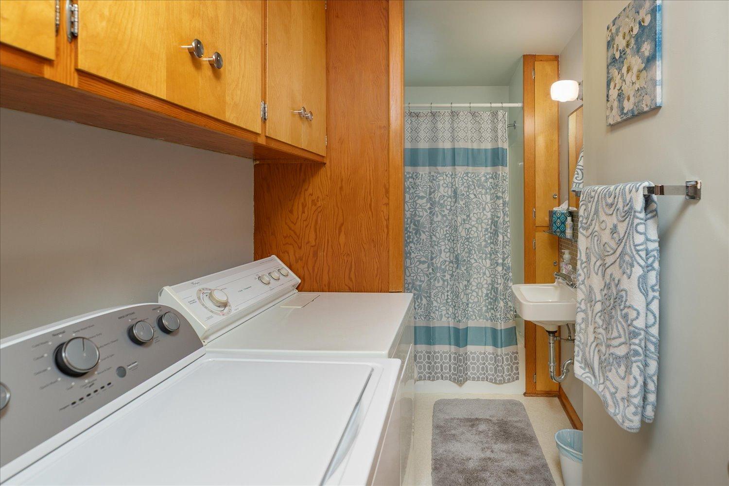 208 Ashburn Street E Property Photo 23