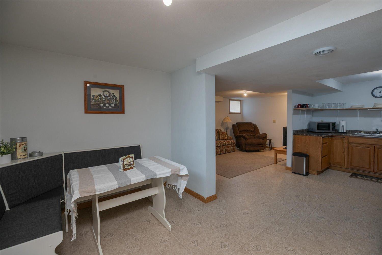 208 Ashburn Street E Property Photo 26