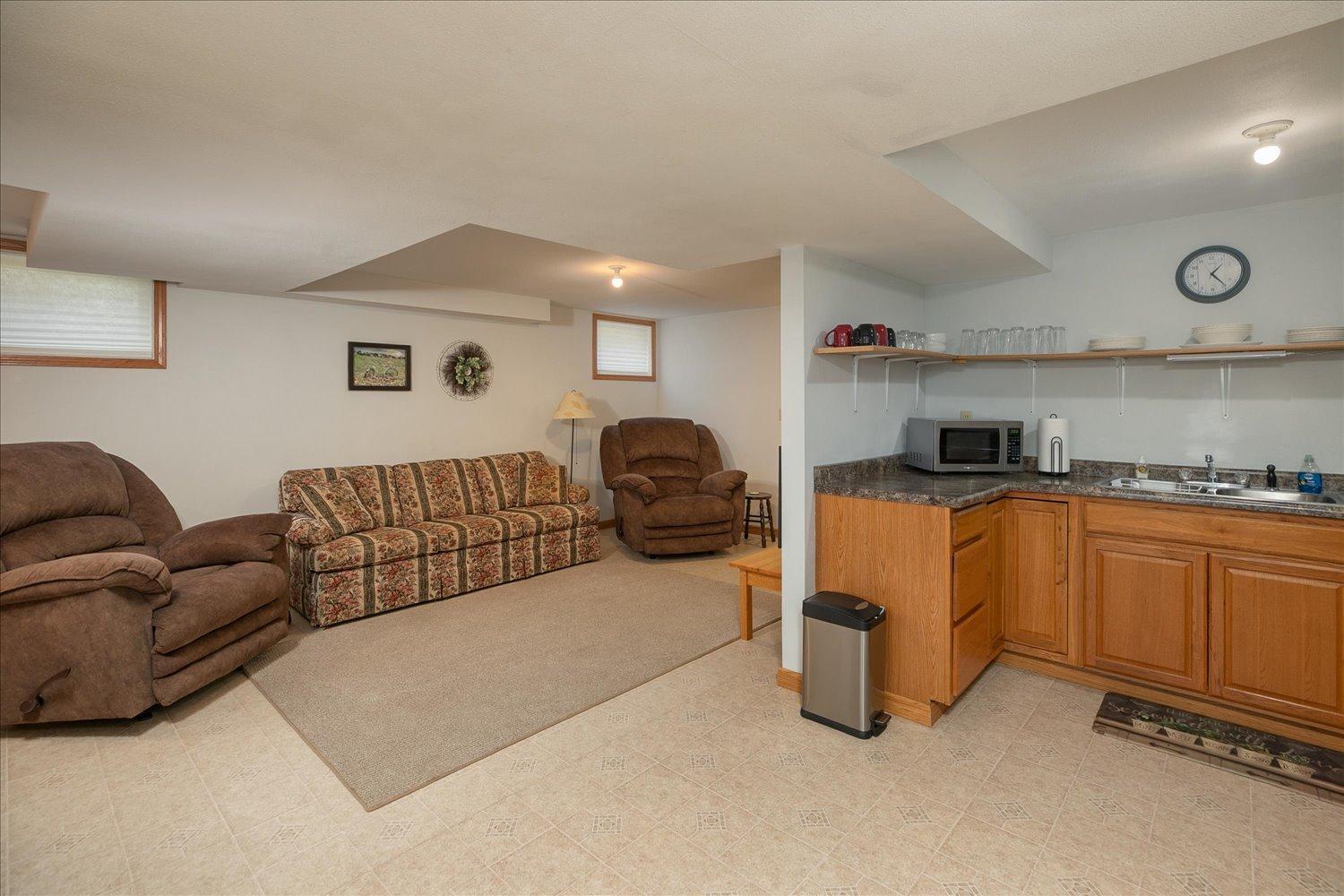 208 Ashburn Street E Property Photo 29