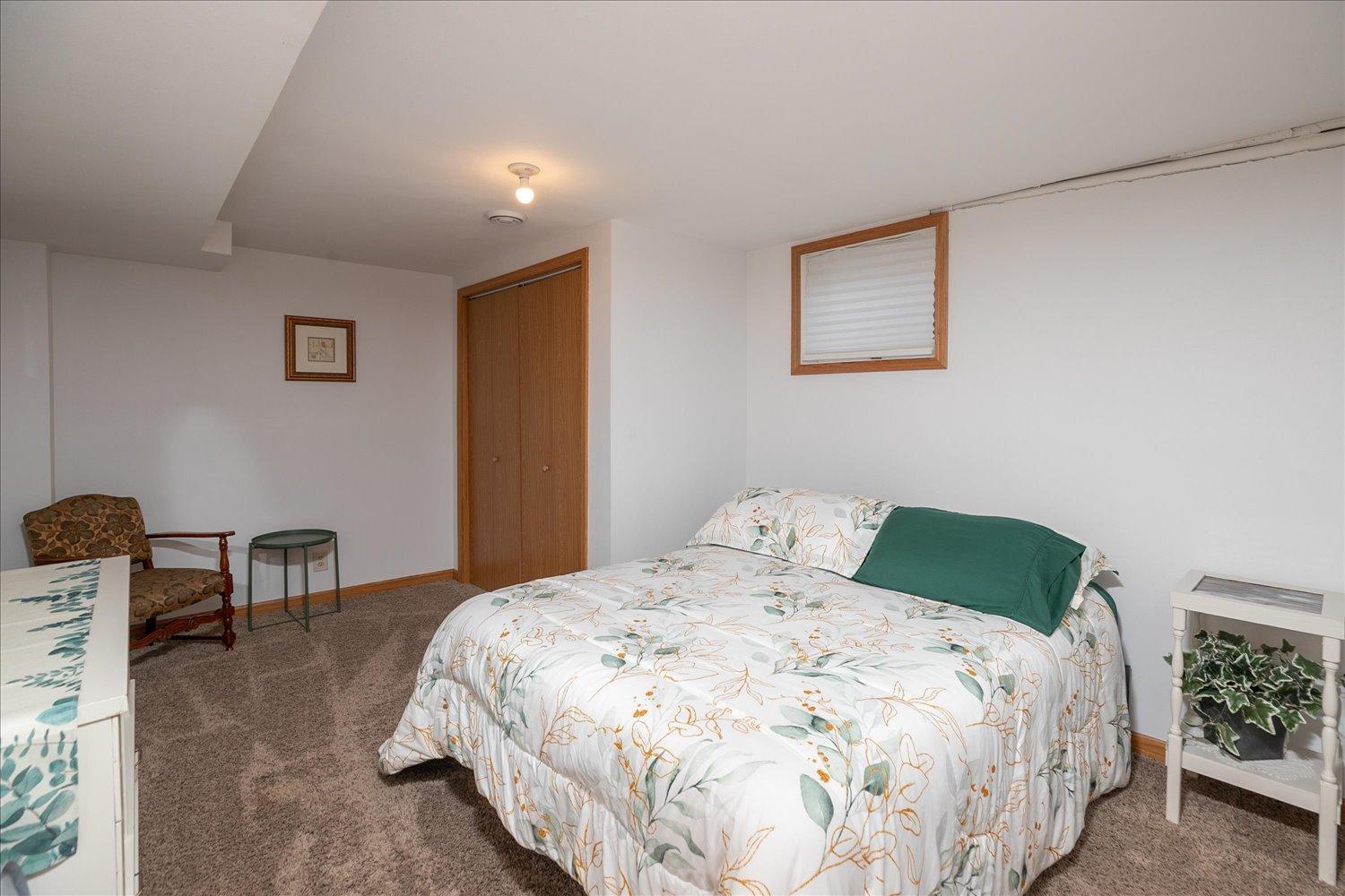 208 Ashburn Street E Property Photo 35