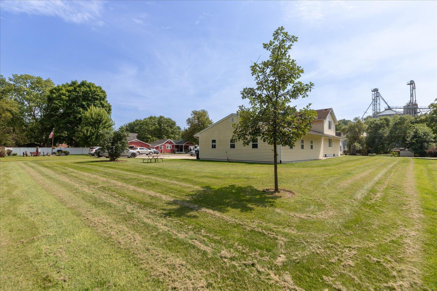 208 Ashburn Street E Property Photo 46