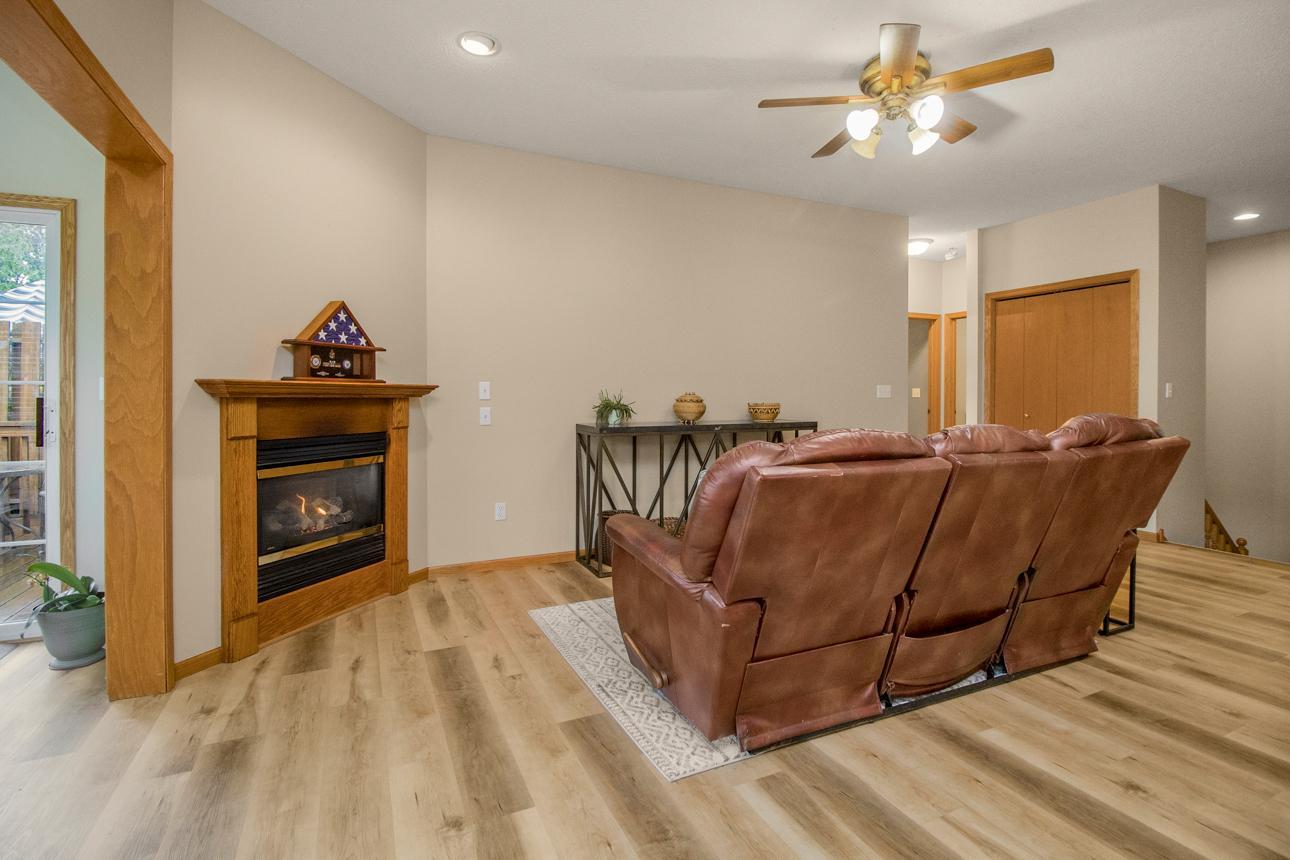 1105 Iris Drive Property Photo 4