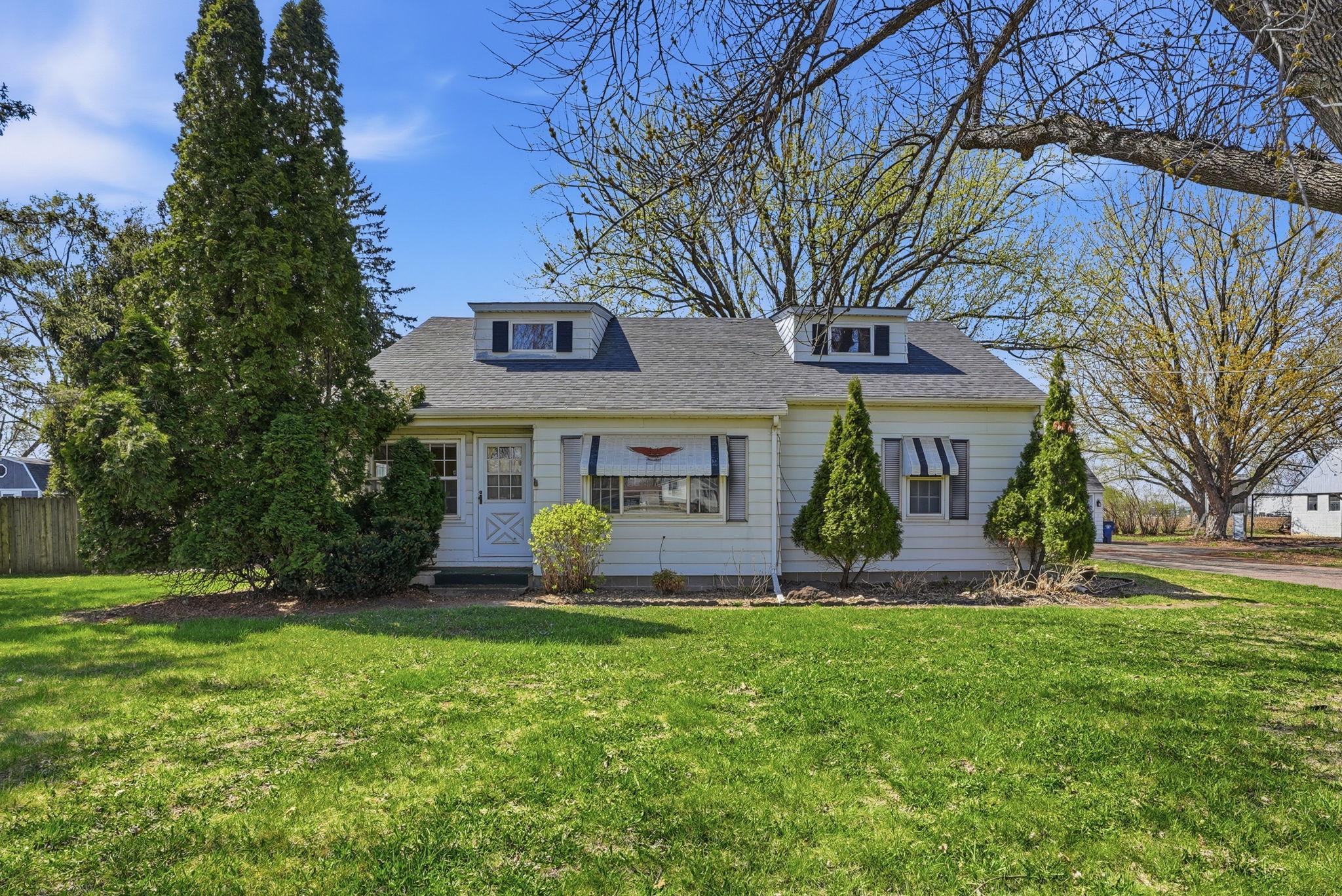 15717 Clayton Avenue E Property Photo 1