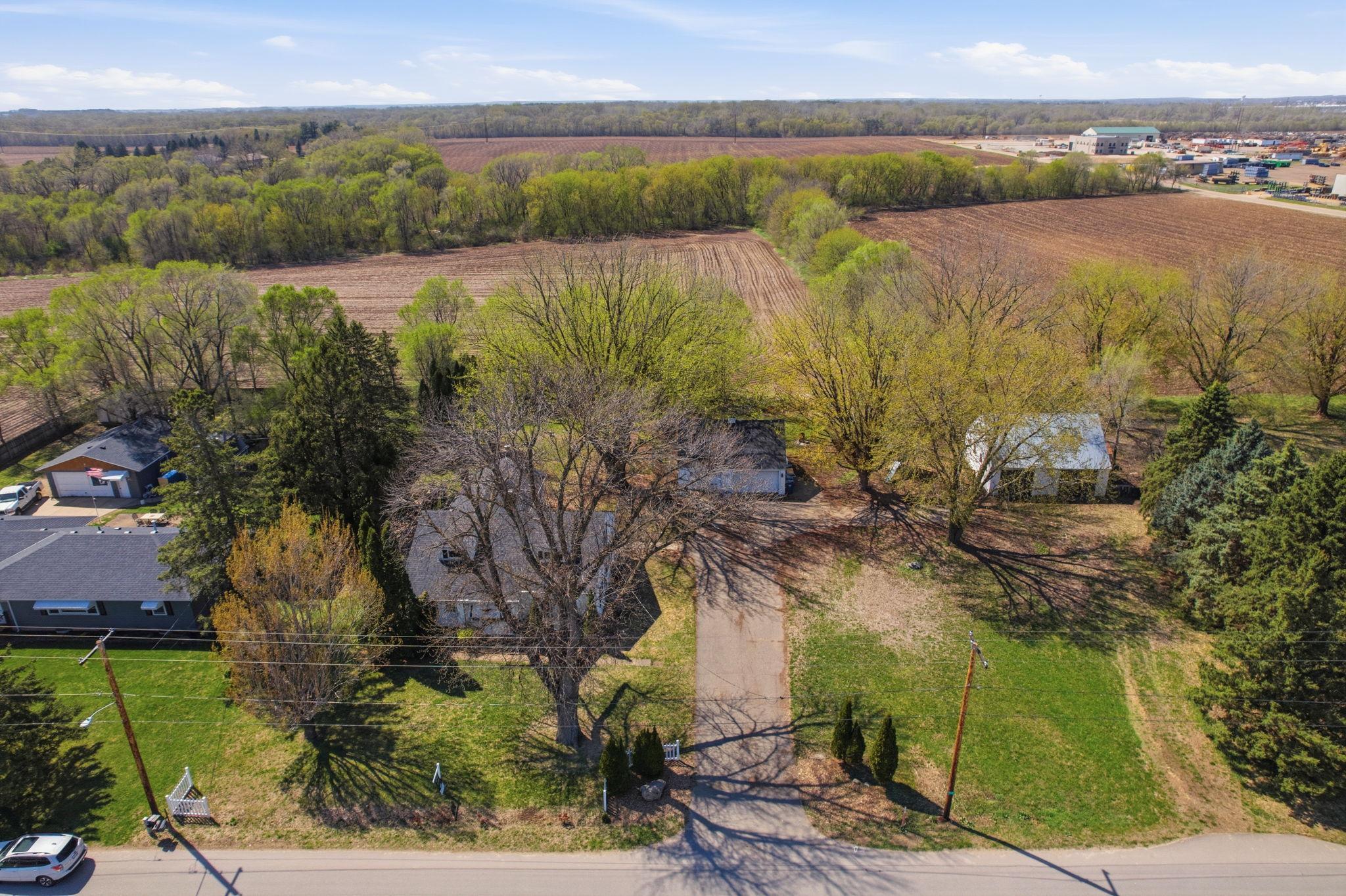 15717 Clayton Avenue E Property Photo 6