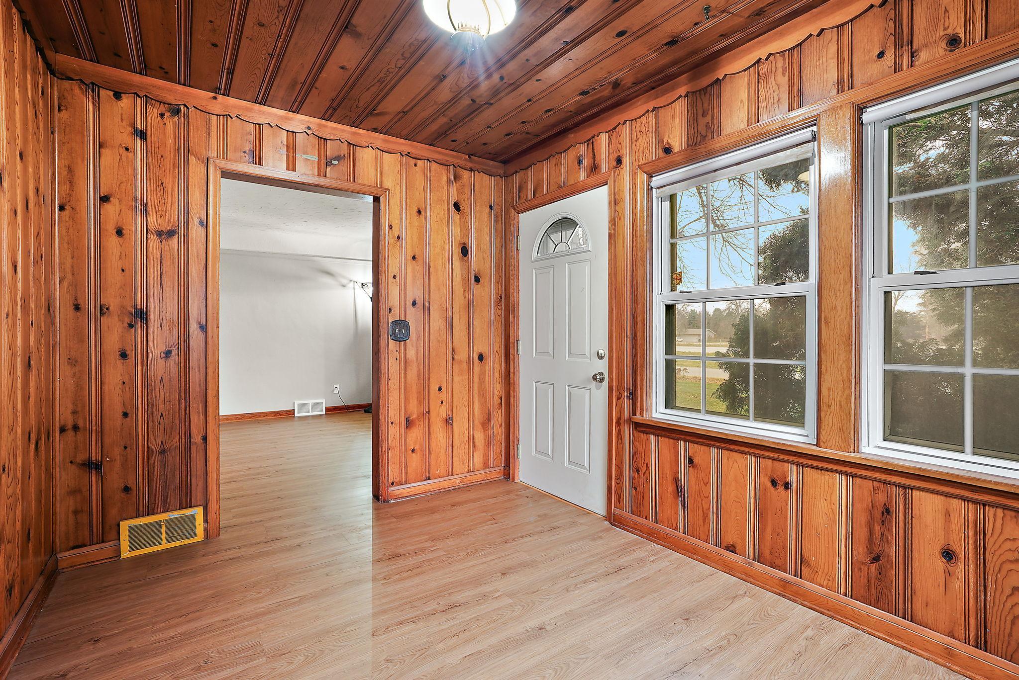 15717 Clayton Avenue E Property Photo 8
