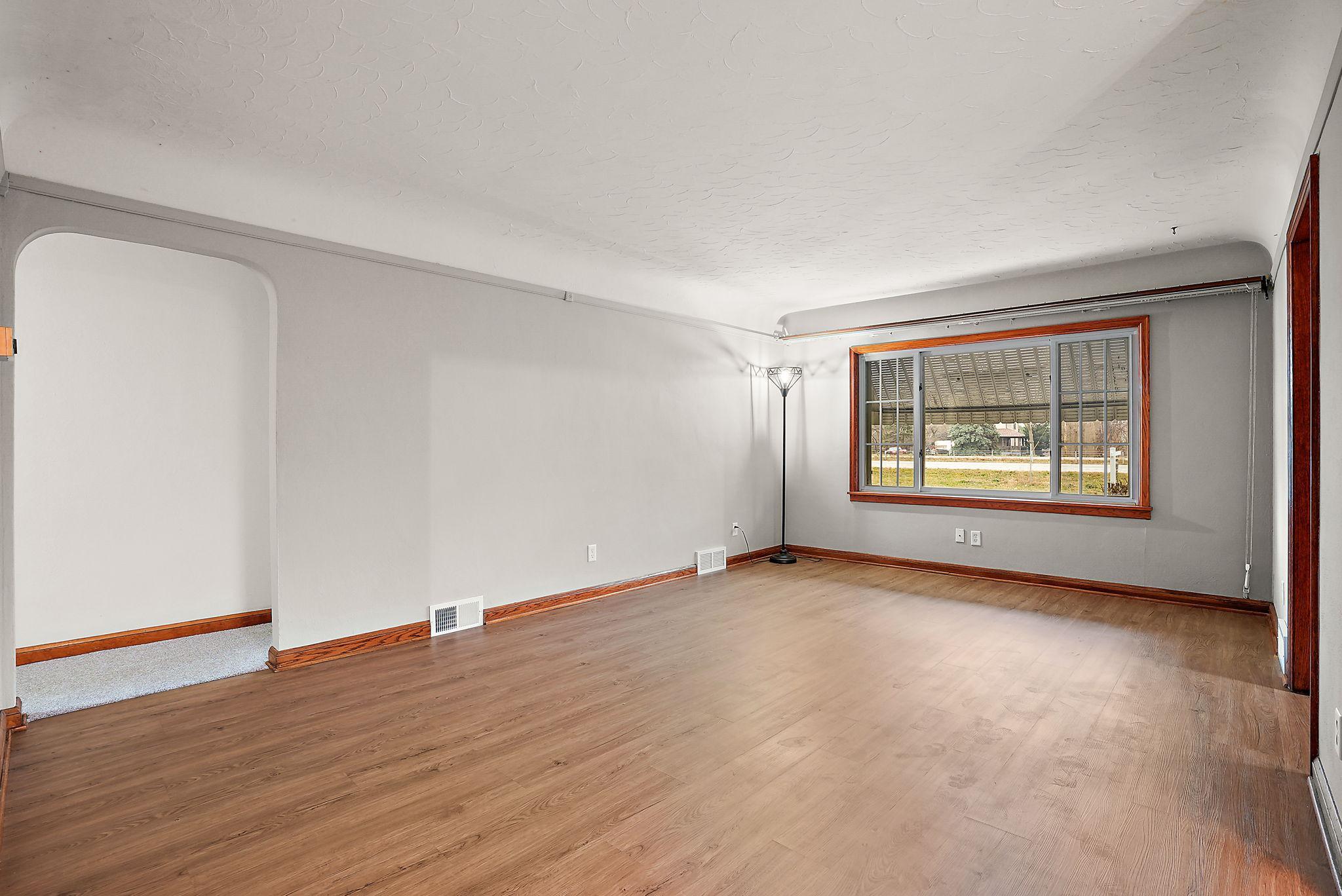 15717 Clayton Avenue E Property Photo 10