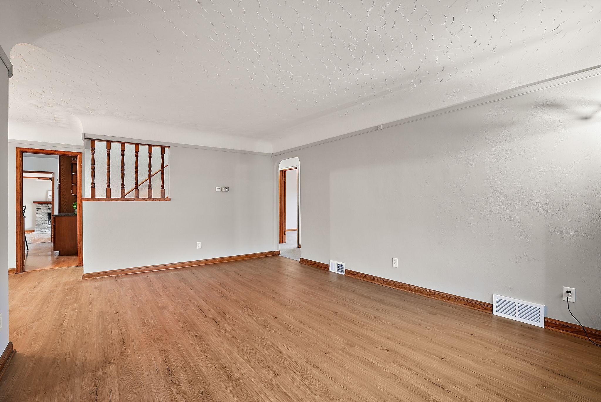 15717 Clayton Avenue E Property Photo 11