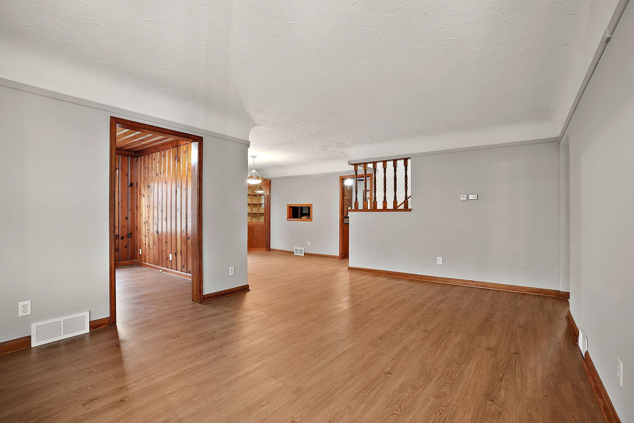 15717 Clayton Avenue E Property Photo 12