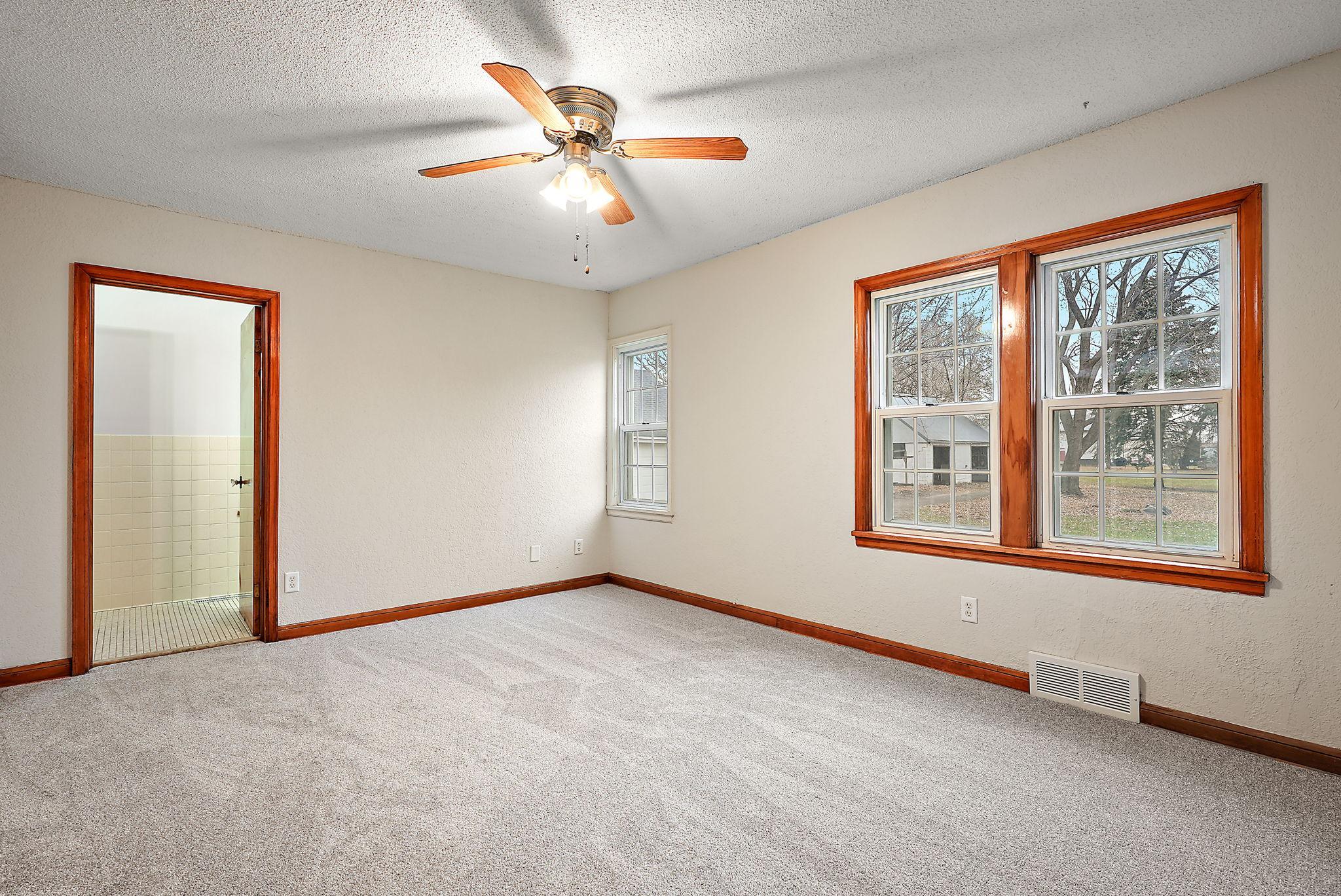 15717 Clayton Avenue E Property Photo 26