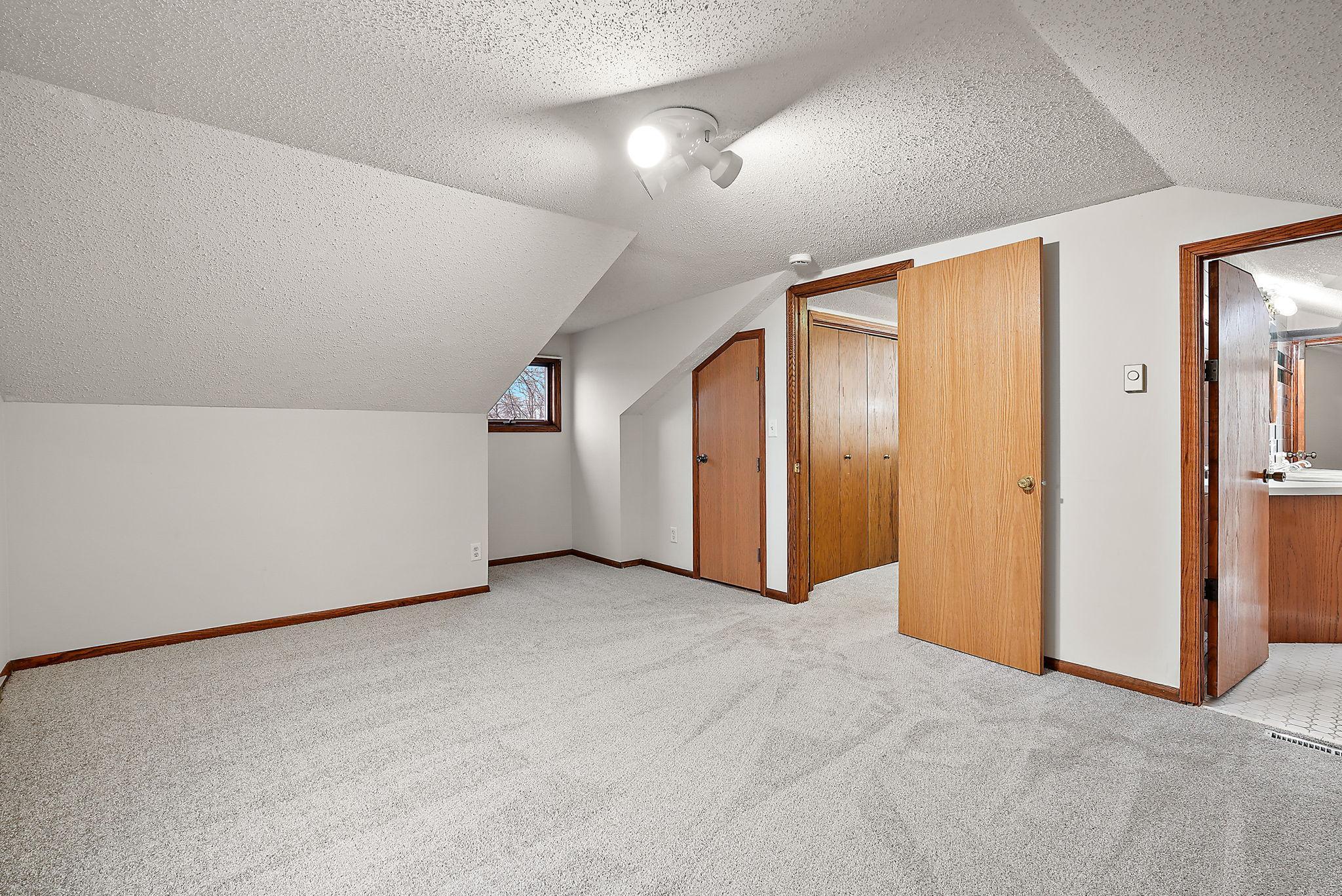 15717 Clayton Avenue E Property Photo 34