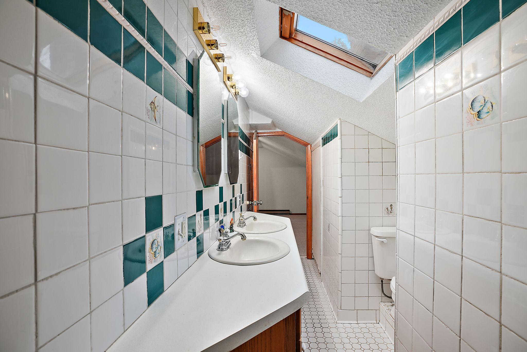 15717 Clayton Avenue E Property Photo 35