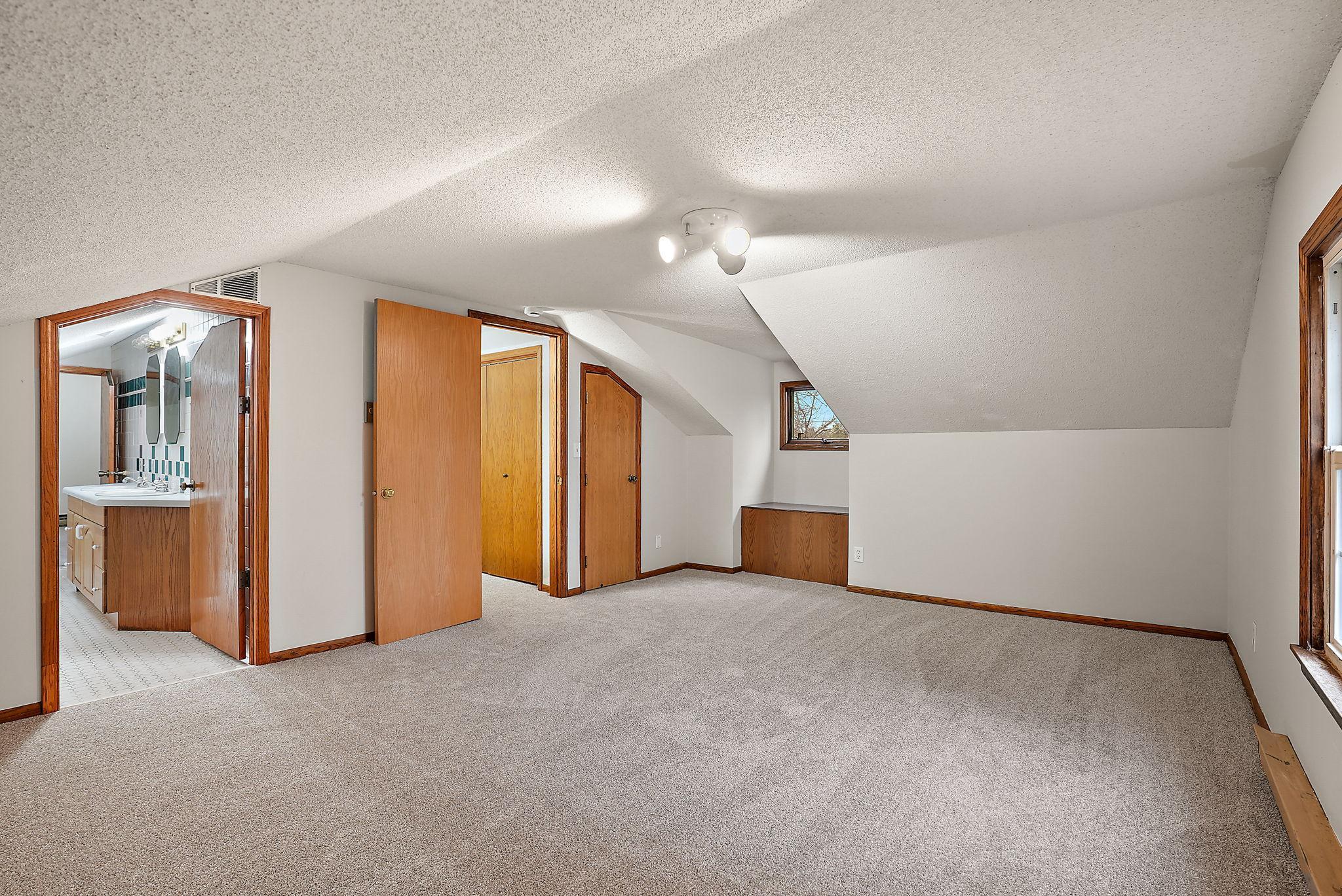 15717 Clayton Avenue E Property Photo 37