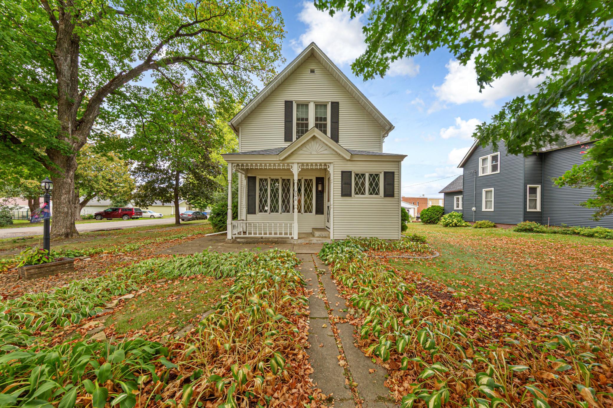 206 1st Street S Property Photo 1