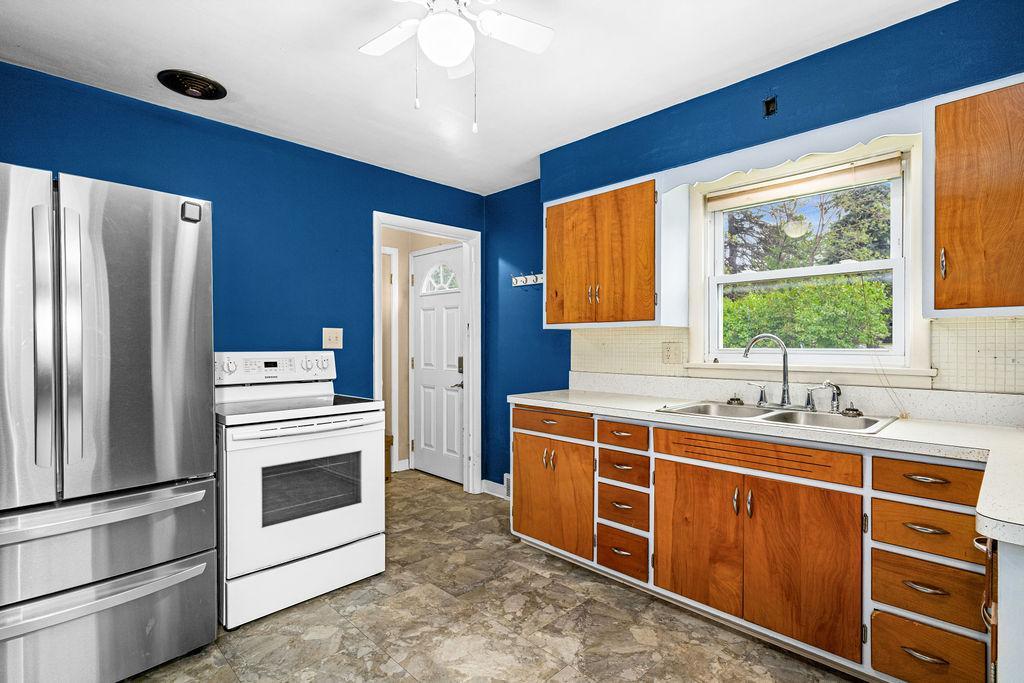 5915 Grand Avenue Property Photo 10
