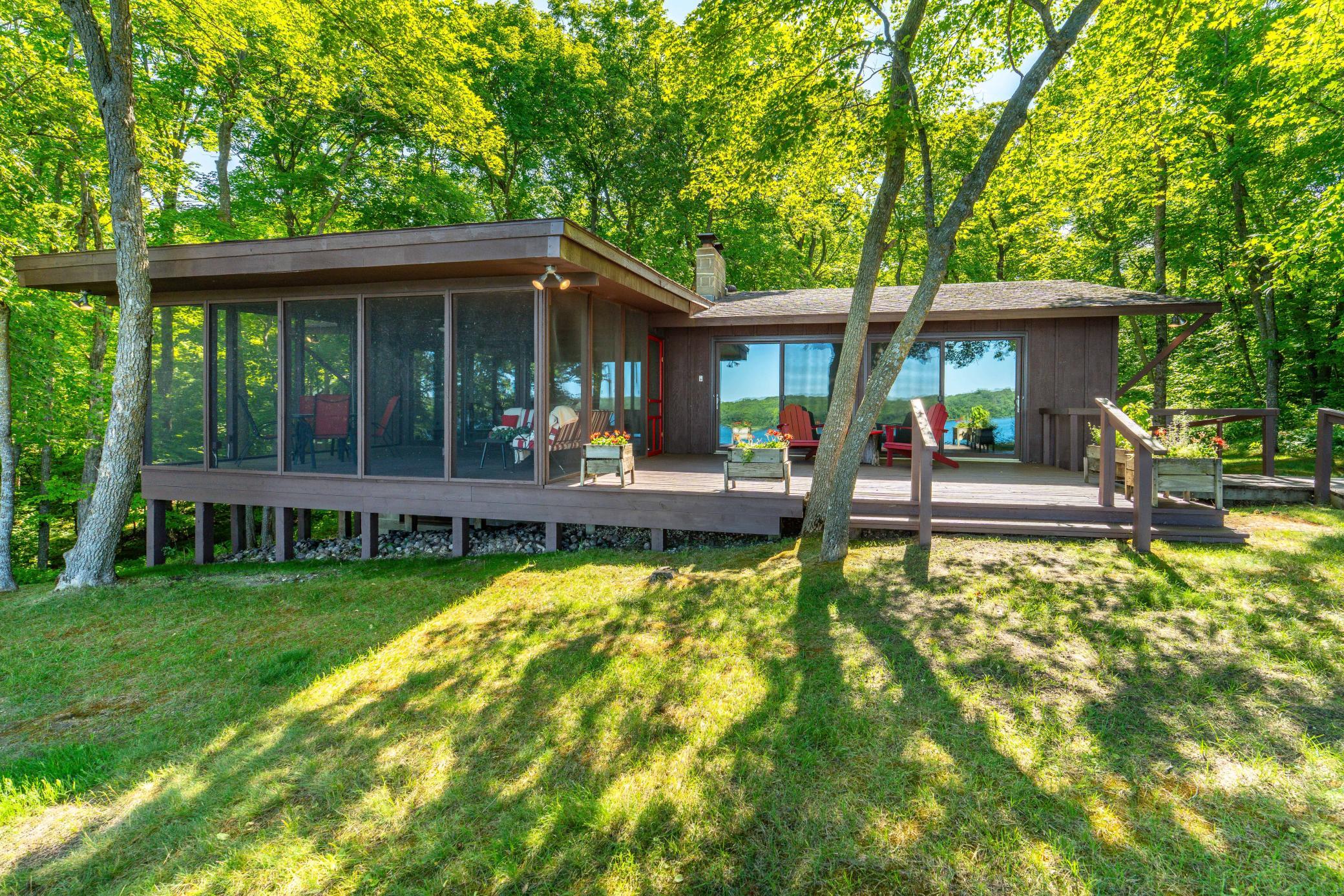 44077 E Spirit Drive Property Photo 1
