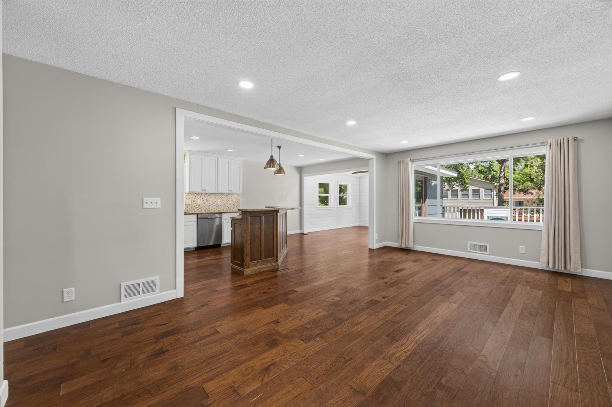 2421 4th Street Property Photo 3
