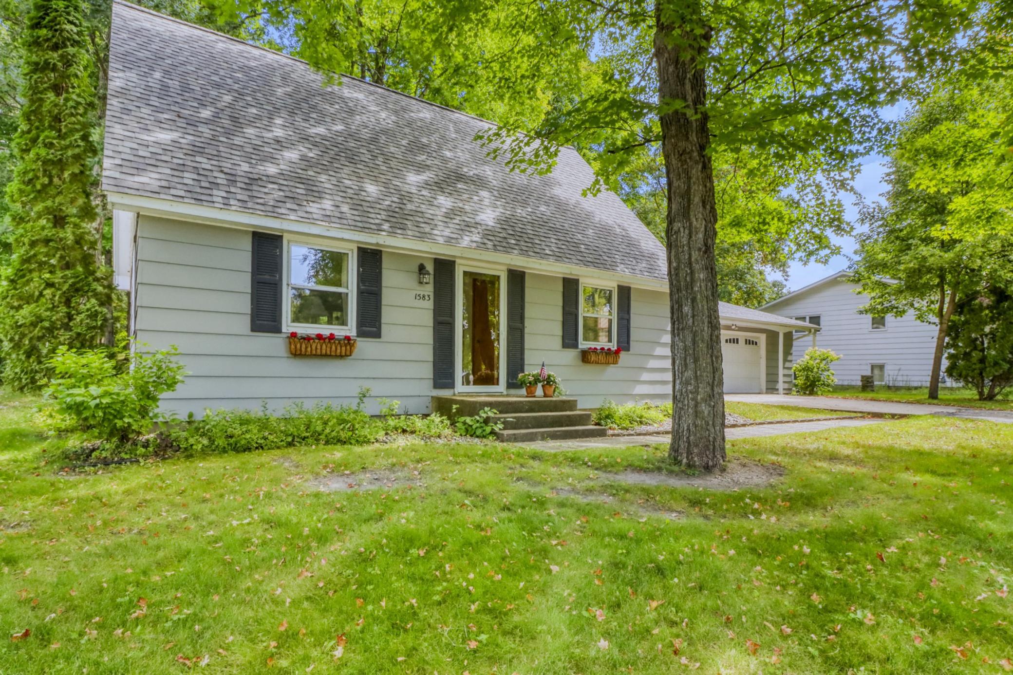 1583 E Shore Drive Property Photo 4
