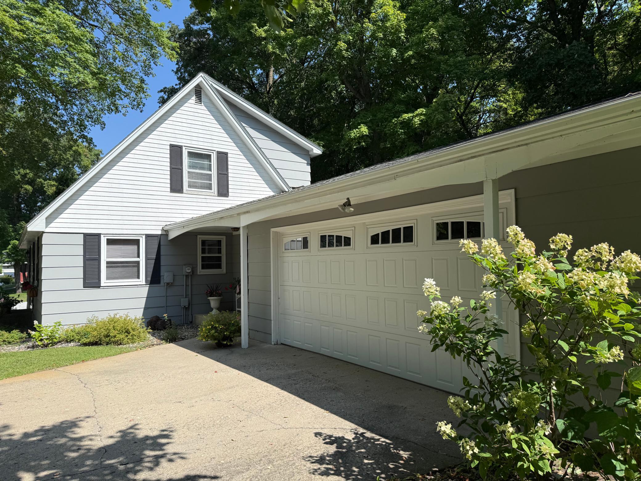 1583 E Shore Drive Property Photo 6